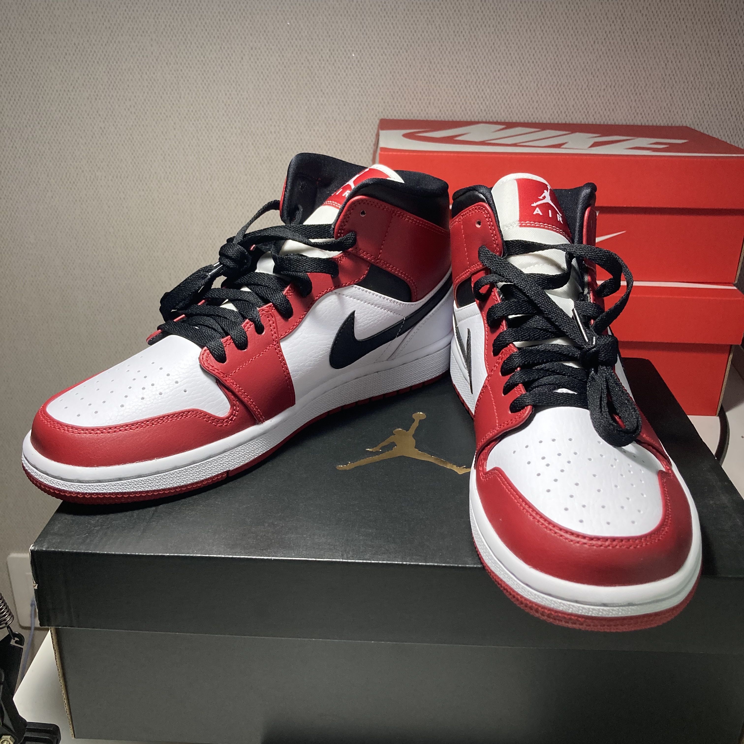 Jordan 1 Mid Chicago 2020 착용 스타일 - 2