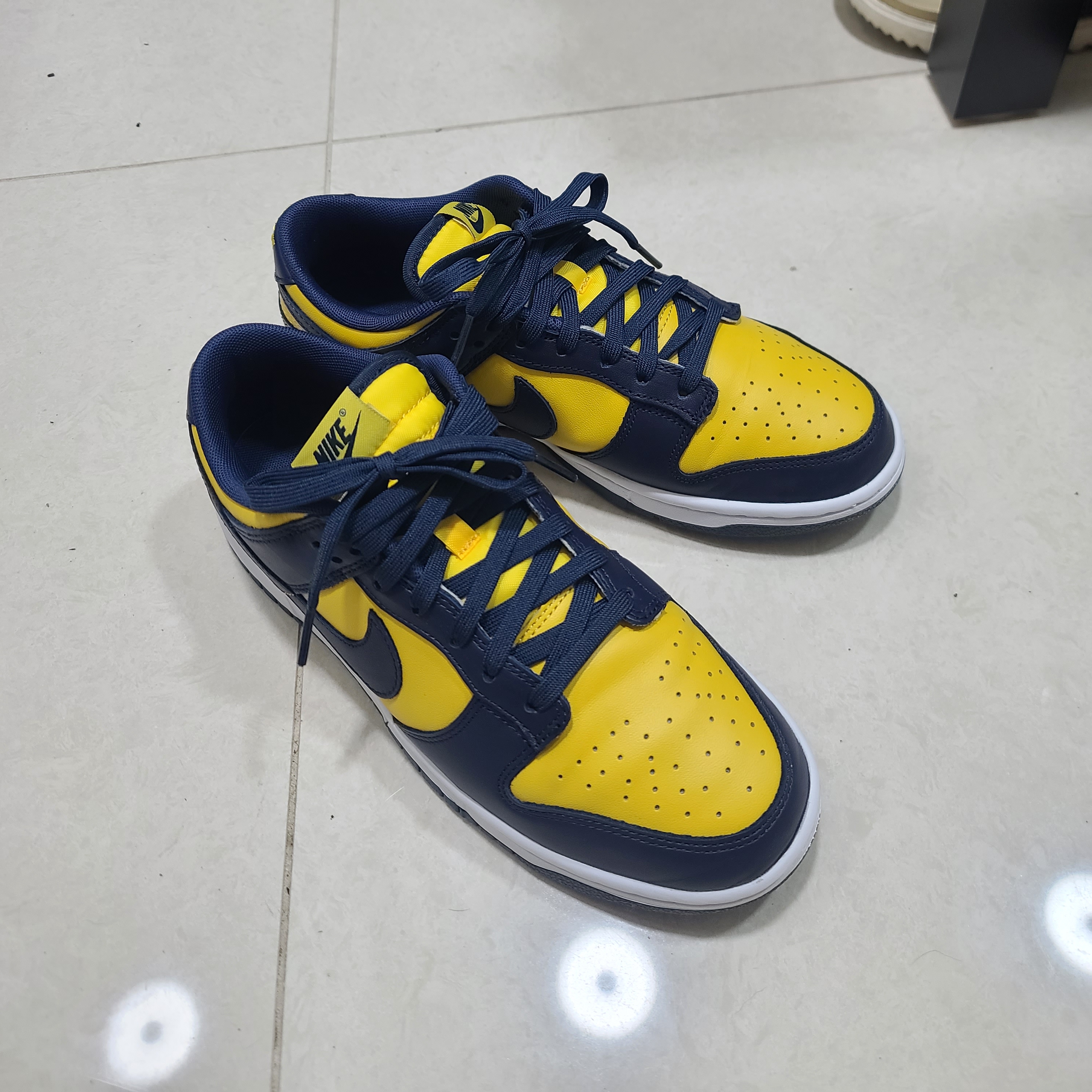 Nike Dunk Low Retro Varsity Maize 착용 스타일