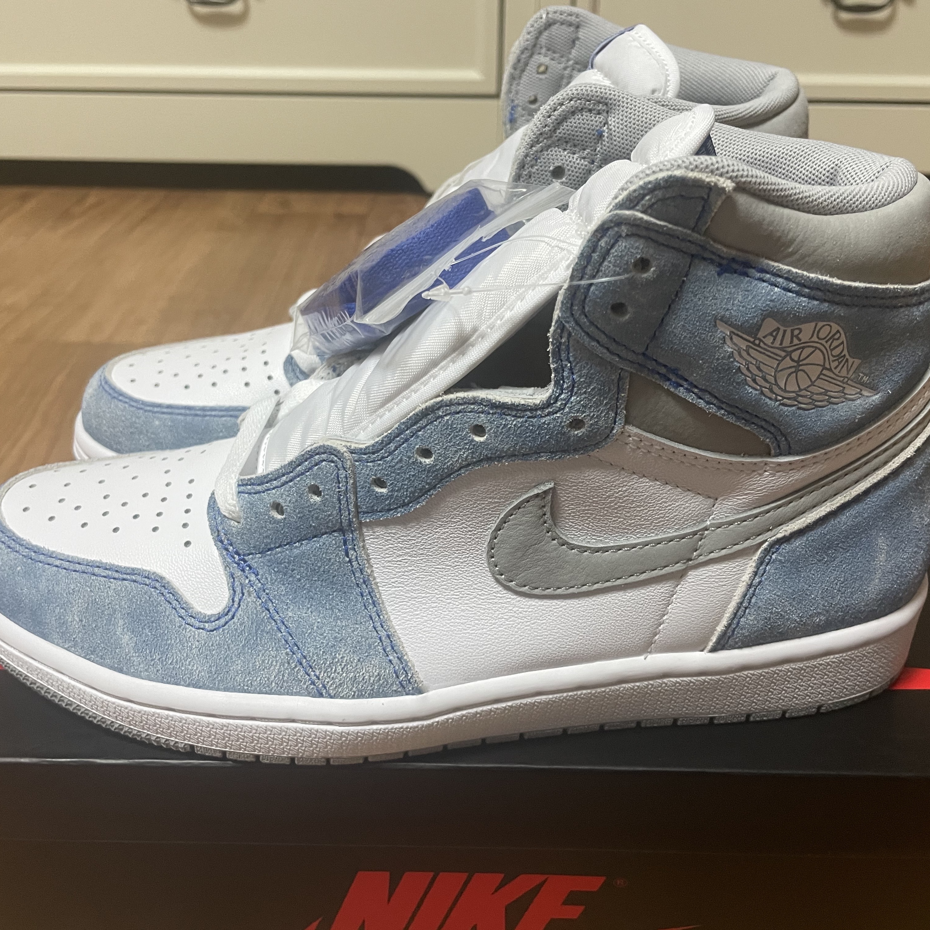 Jordan 1 Retro High OG Hyper Royal 착용 스타일