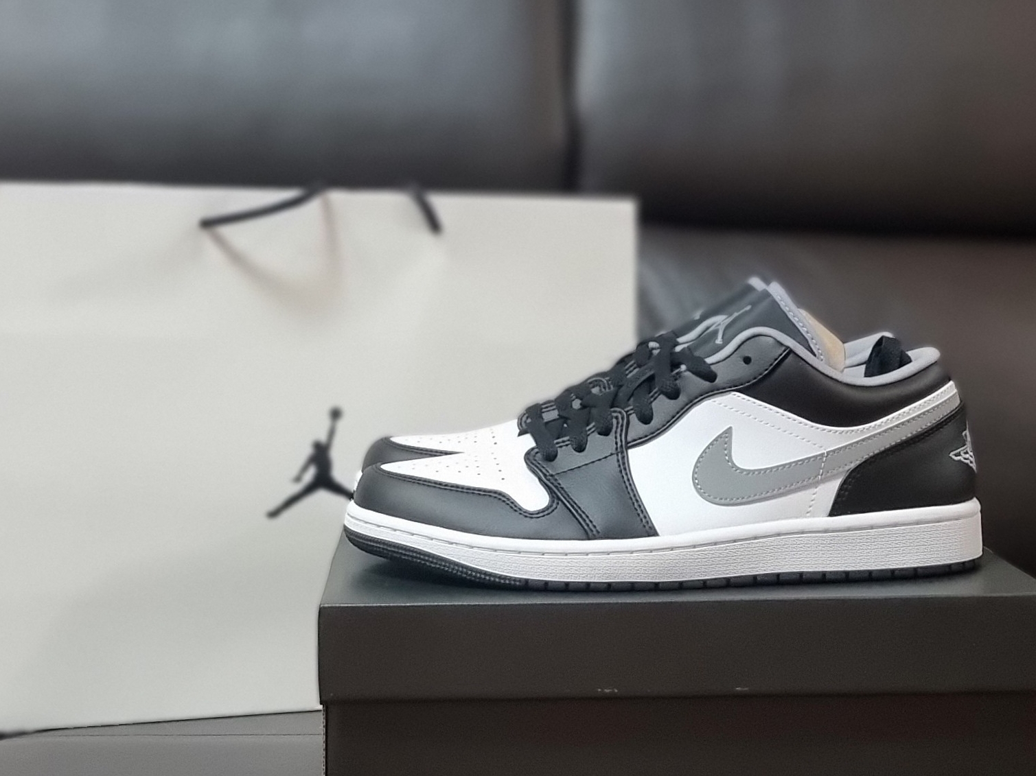 Jordan 1 Low Black Particle Grey 착용 스타일