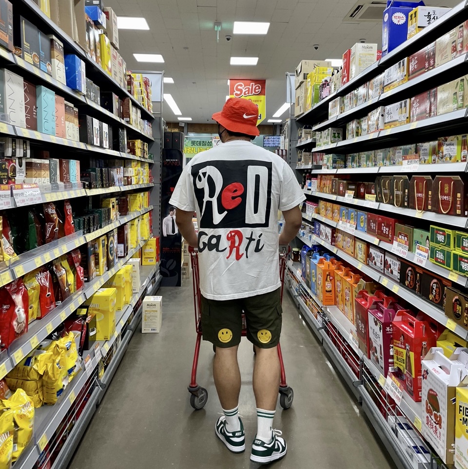 Nike x Stussy Bucket Hat Habanero Red, Nike Dunk Low Retro Varsity Green 착용 스타일 - 3