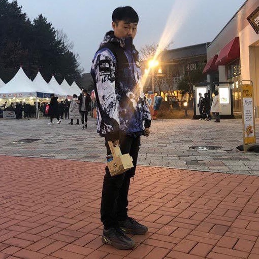 Supreme x The North Face Mountain Parka Blue White - 17FW, Adidas Yeezy Boost 700 Mauve 착용 스타일