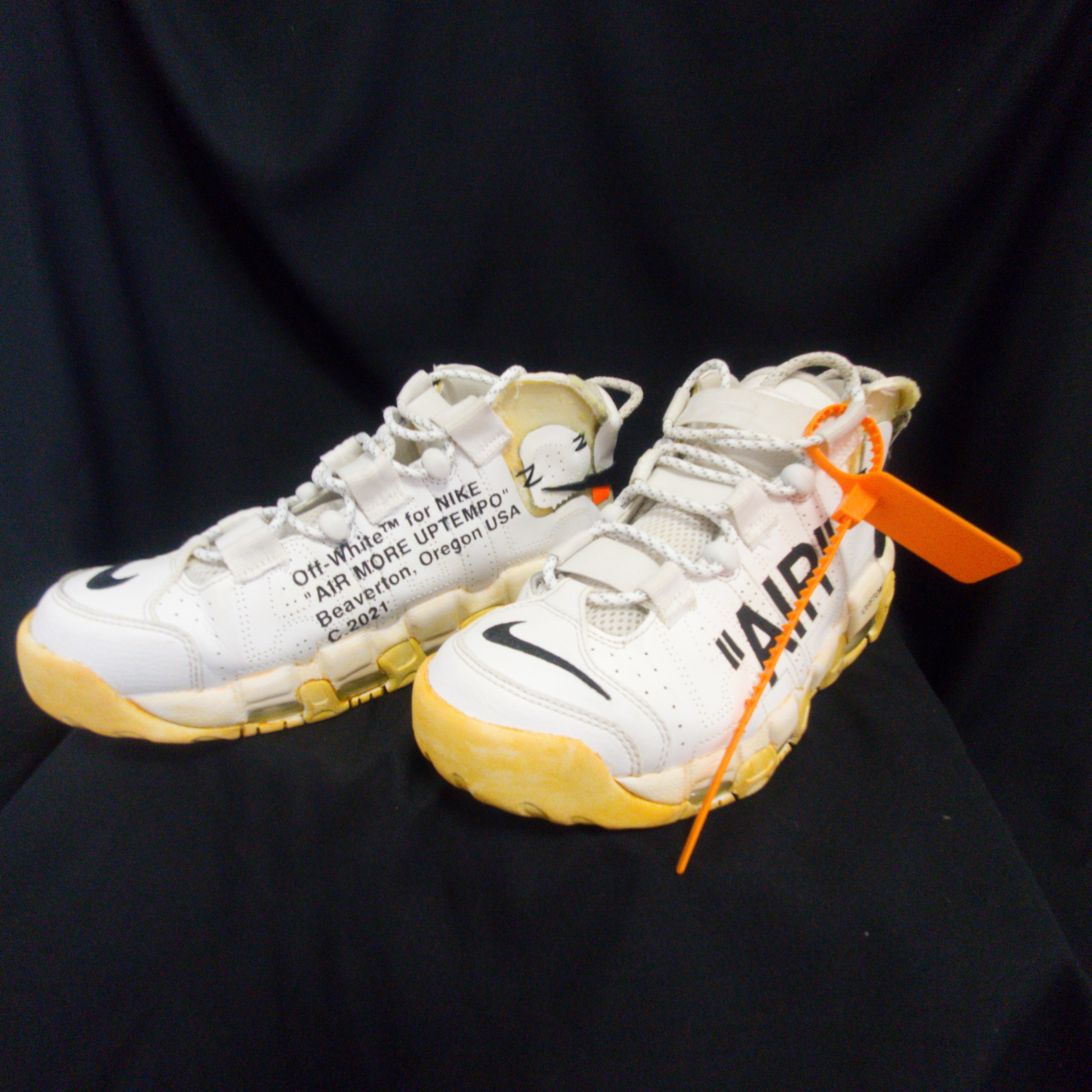 Nike Air More Uptempo Triple White 착용 스타일 - 4