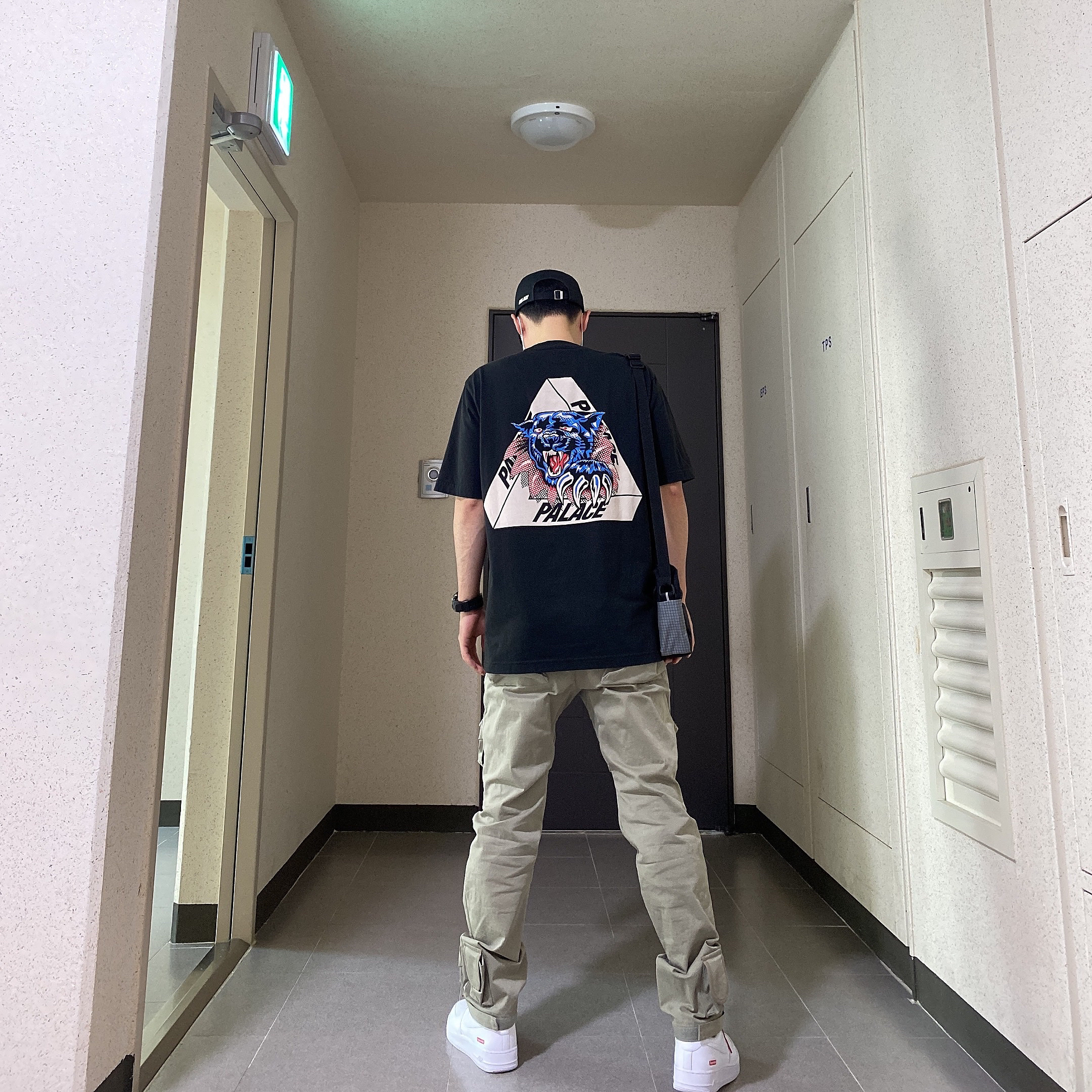 Nike x Supreme Air Force 1 Low White, Palace Ripped T-Shirt Black - 19FW 착용 스타일