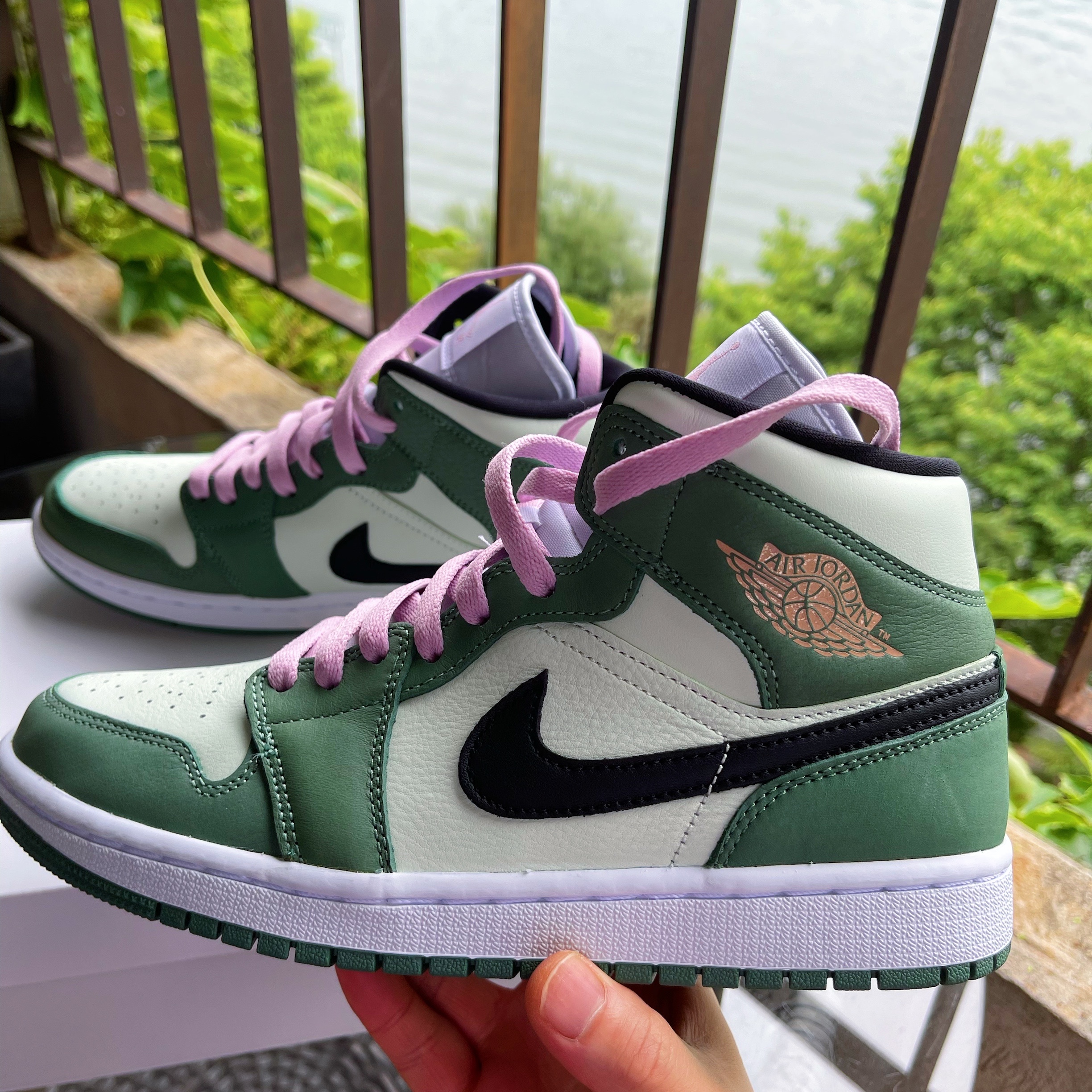 (W) Jordan 1 Mid SE Dutch Green 착용 스타일 - 2