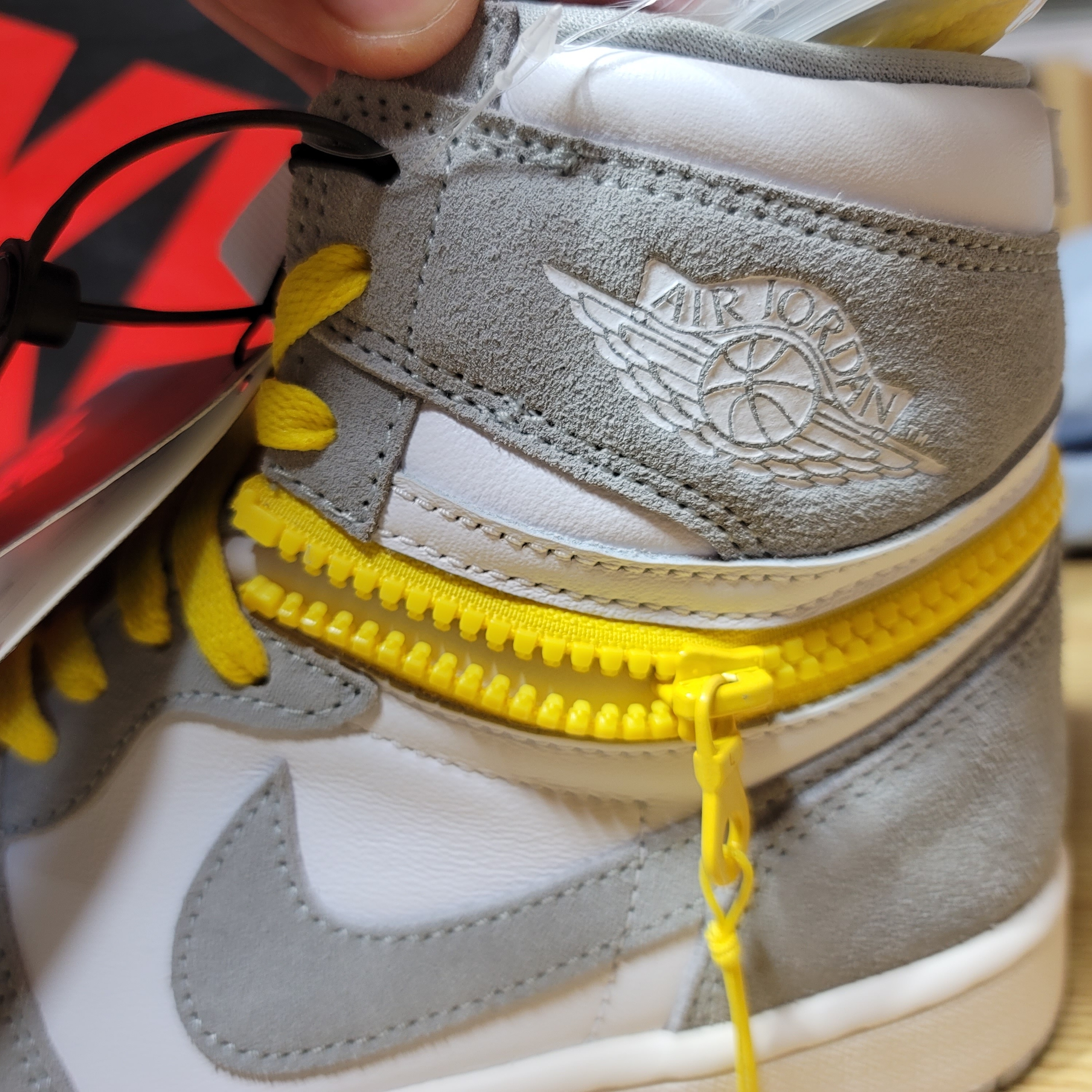 Jordan 1 High Switch Light Smoke Grey 착용 스타일 - 3