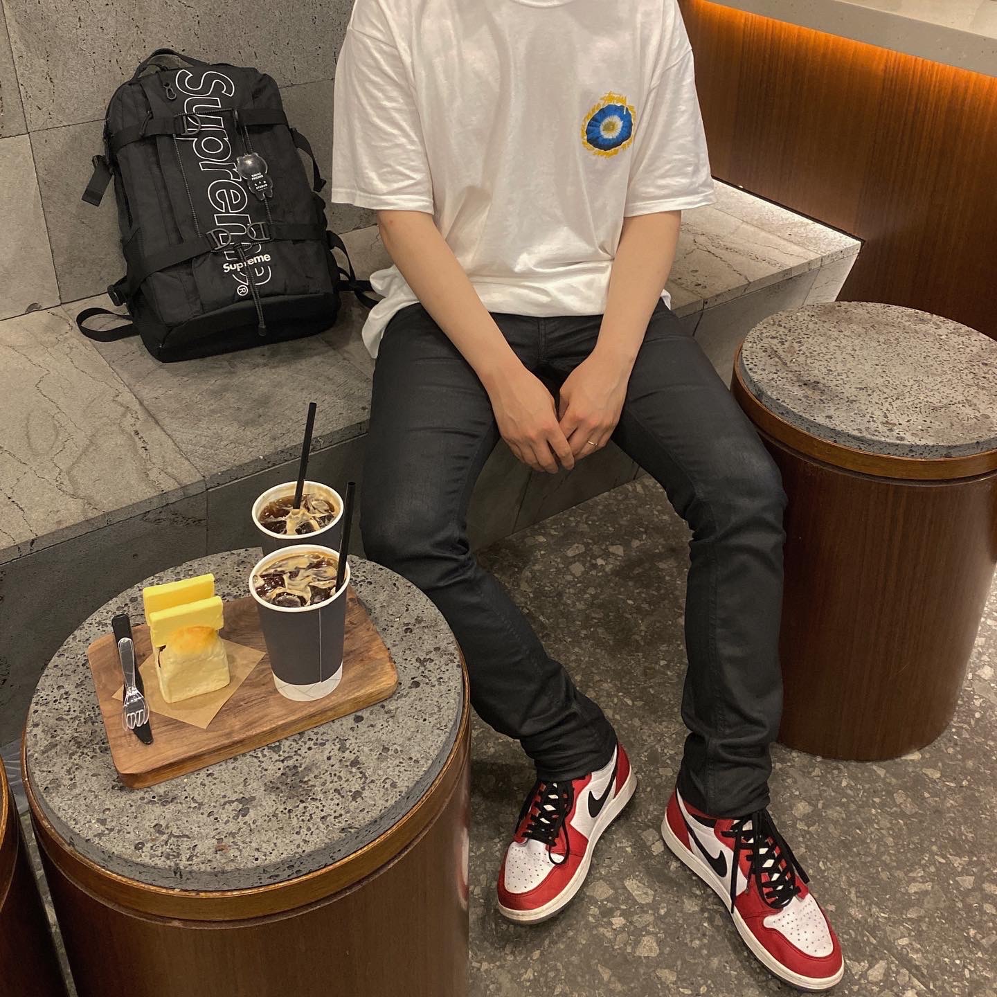 Supreme Backpack Black - 18FW, Stussy Cosmos T-Shirt White 착용 스타일