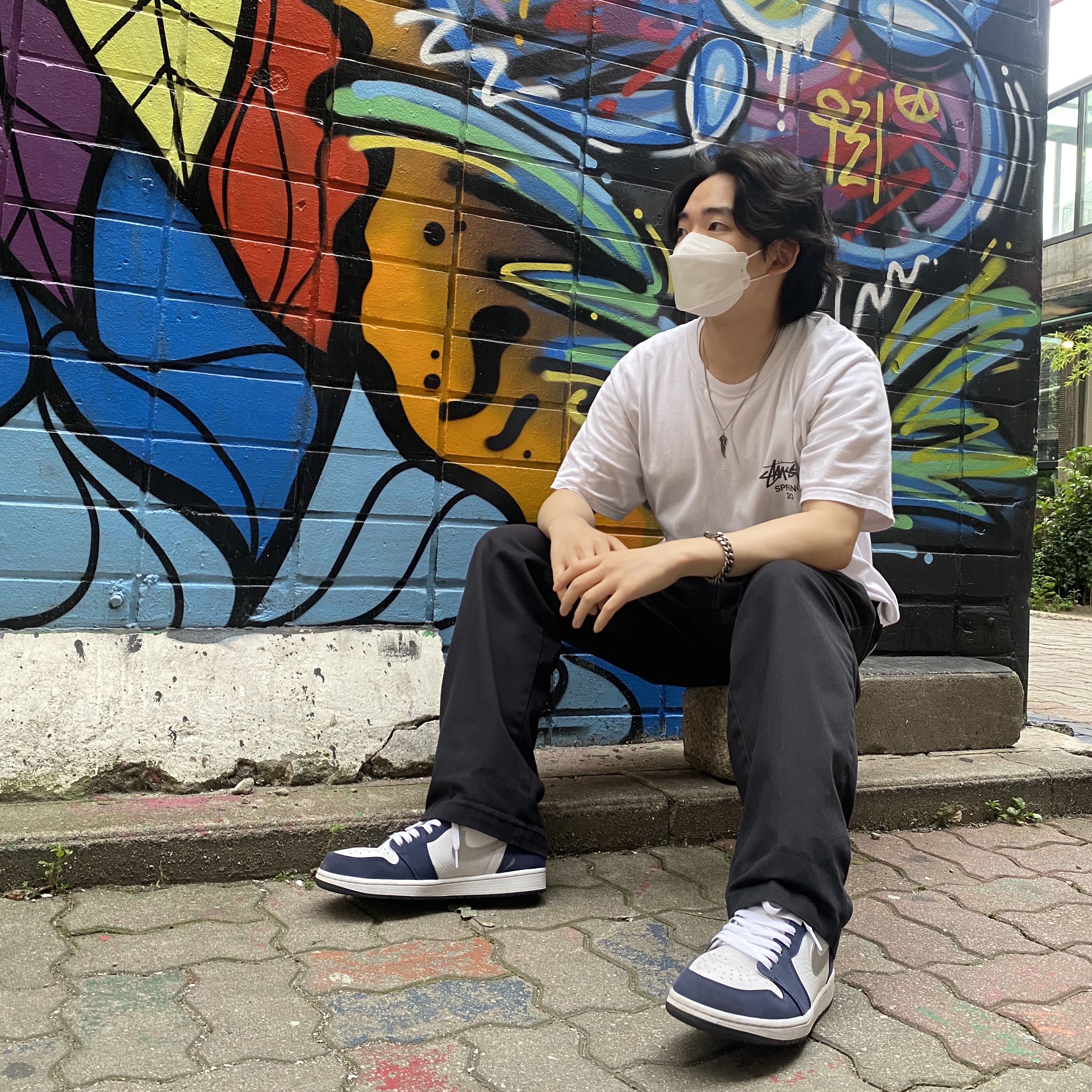 Jordan 1 Retro High OG CO.JP Midnight Navy, Stussy Bouquet T-Shirt White 착용 스타일