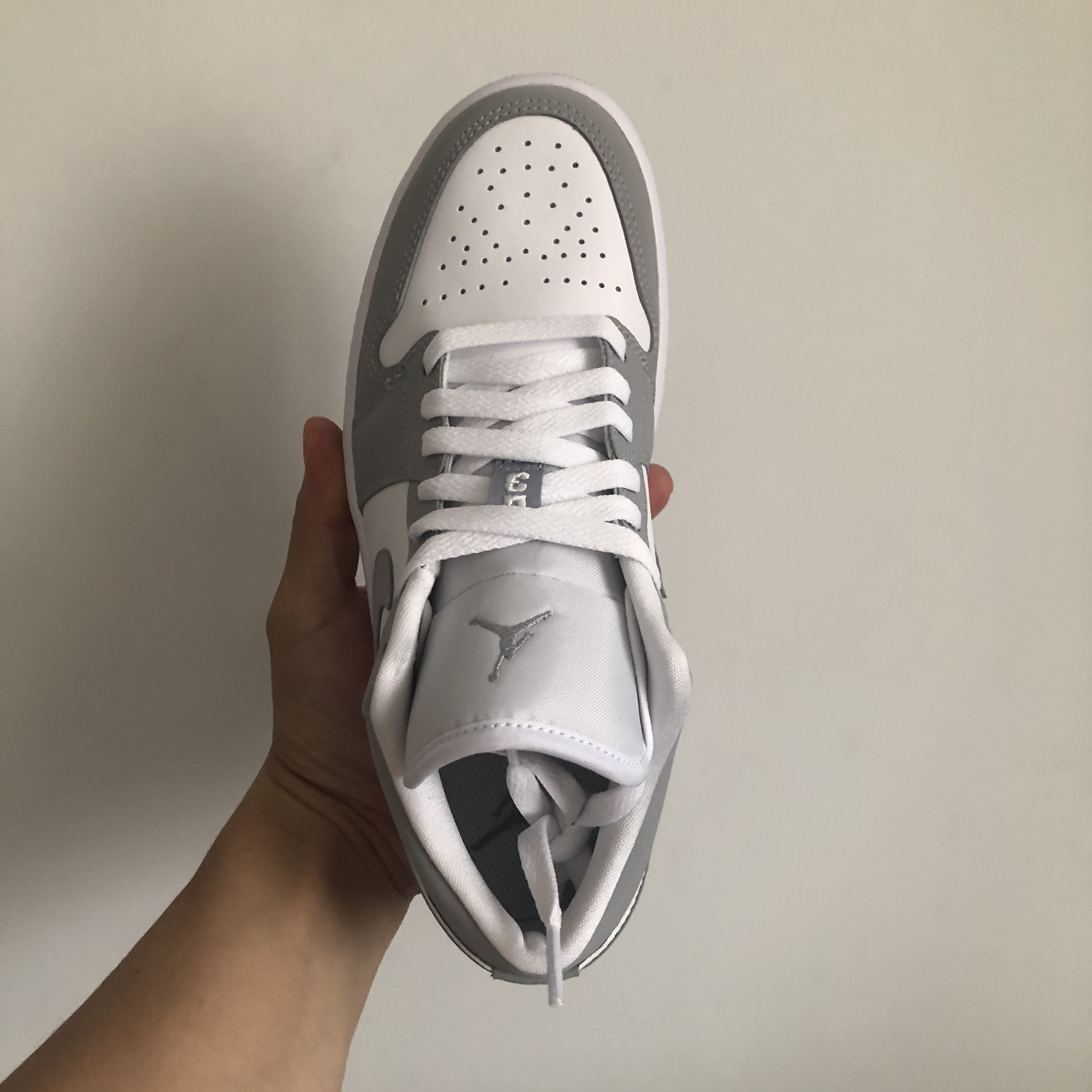 (W) Jordan 1 Low White Wolf Grey 착용 스타일 - 3