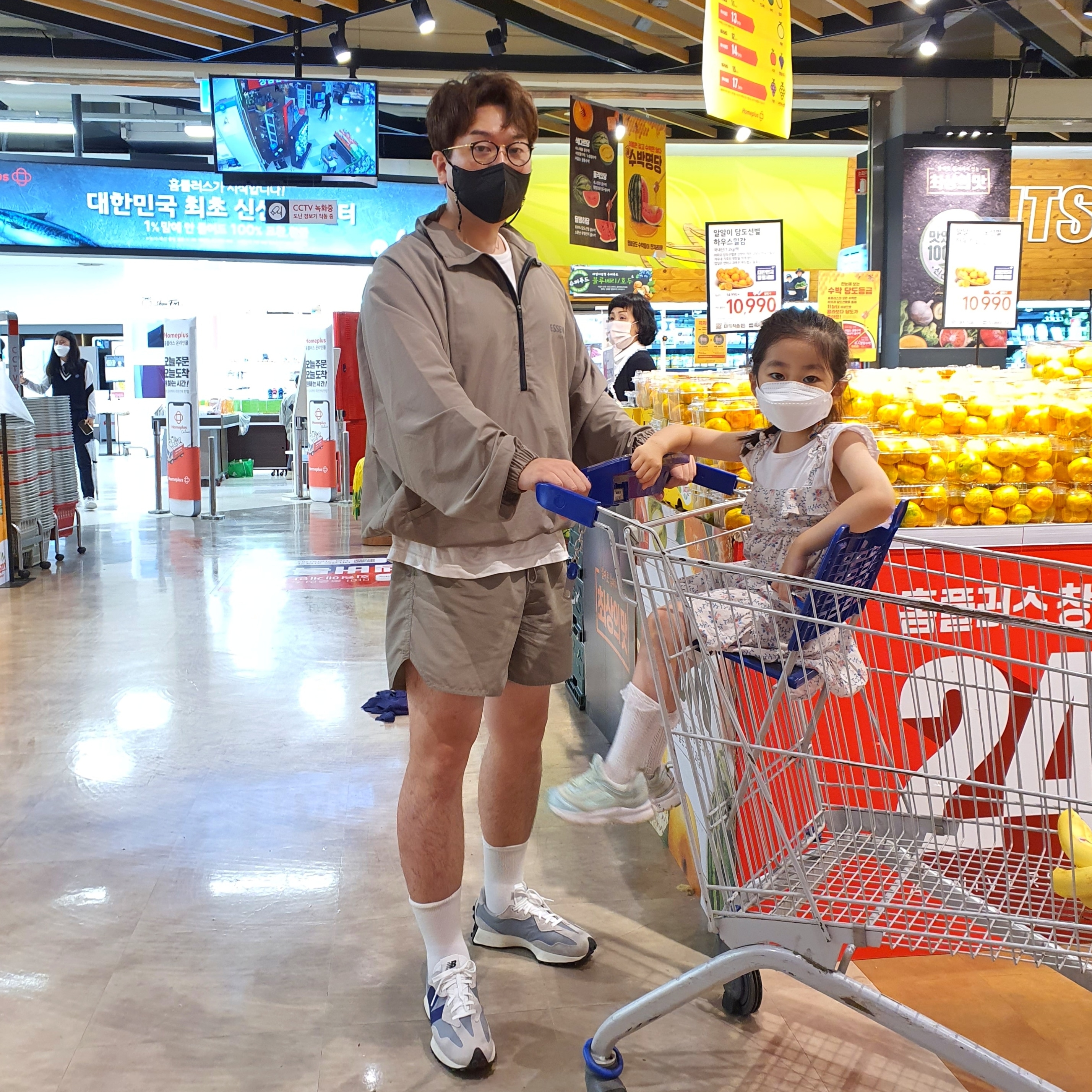 Essentials Volley Shorts Taupe - 20FW, New Balance 327 Grey Purple 착용 스타일
