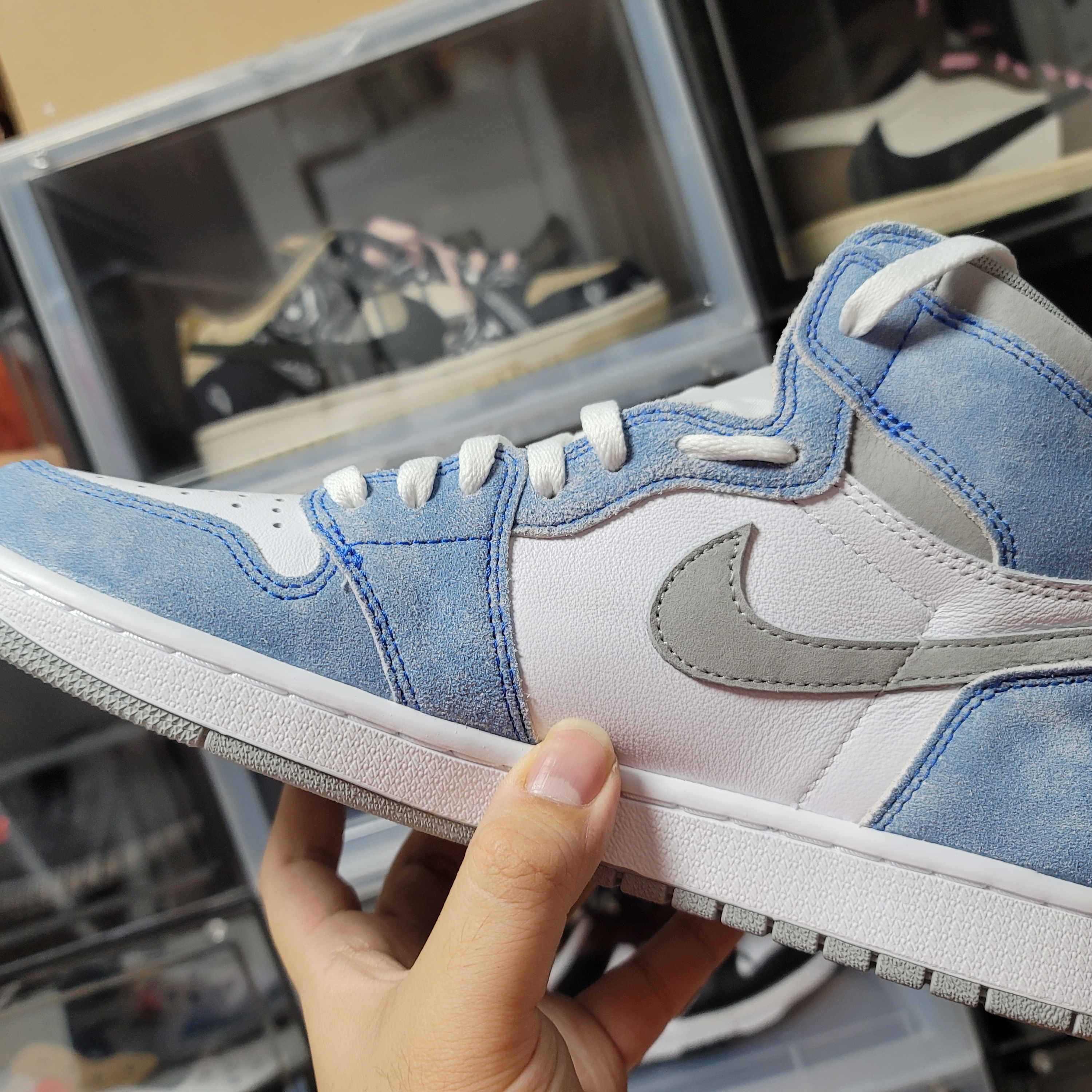 Jordan 1 Retro High OG Hyper Royal 착용 스타일 - 1
