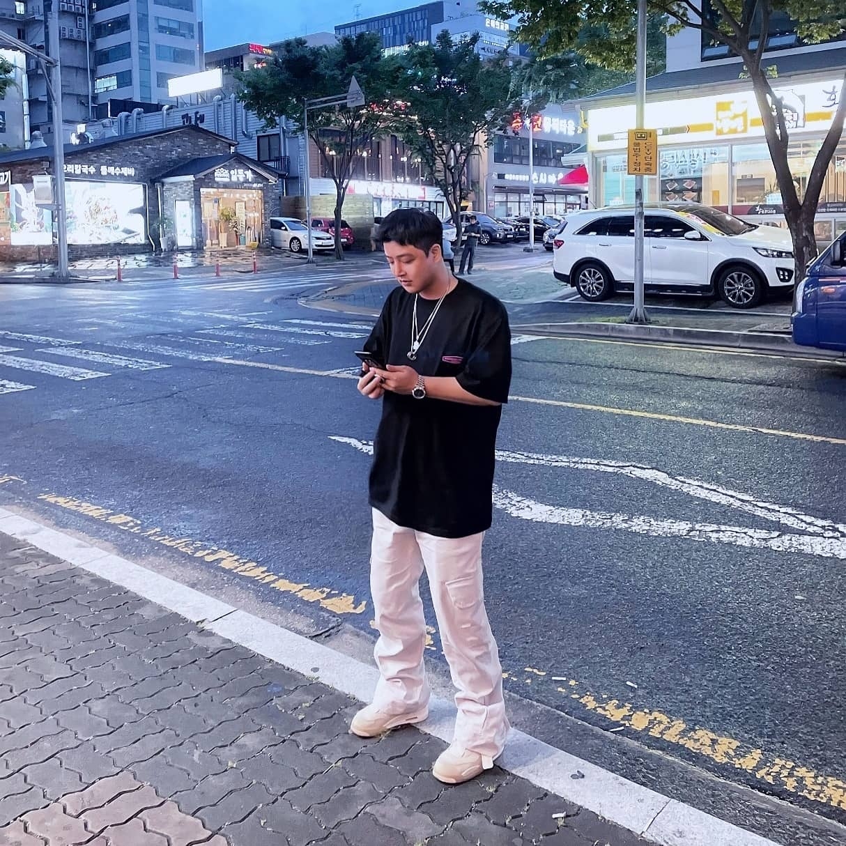 (W) Jordan 4 x Off-White Retro SP Sail 착용 스타일 - 3