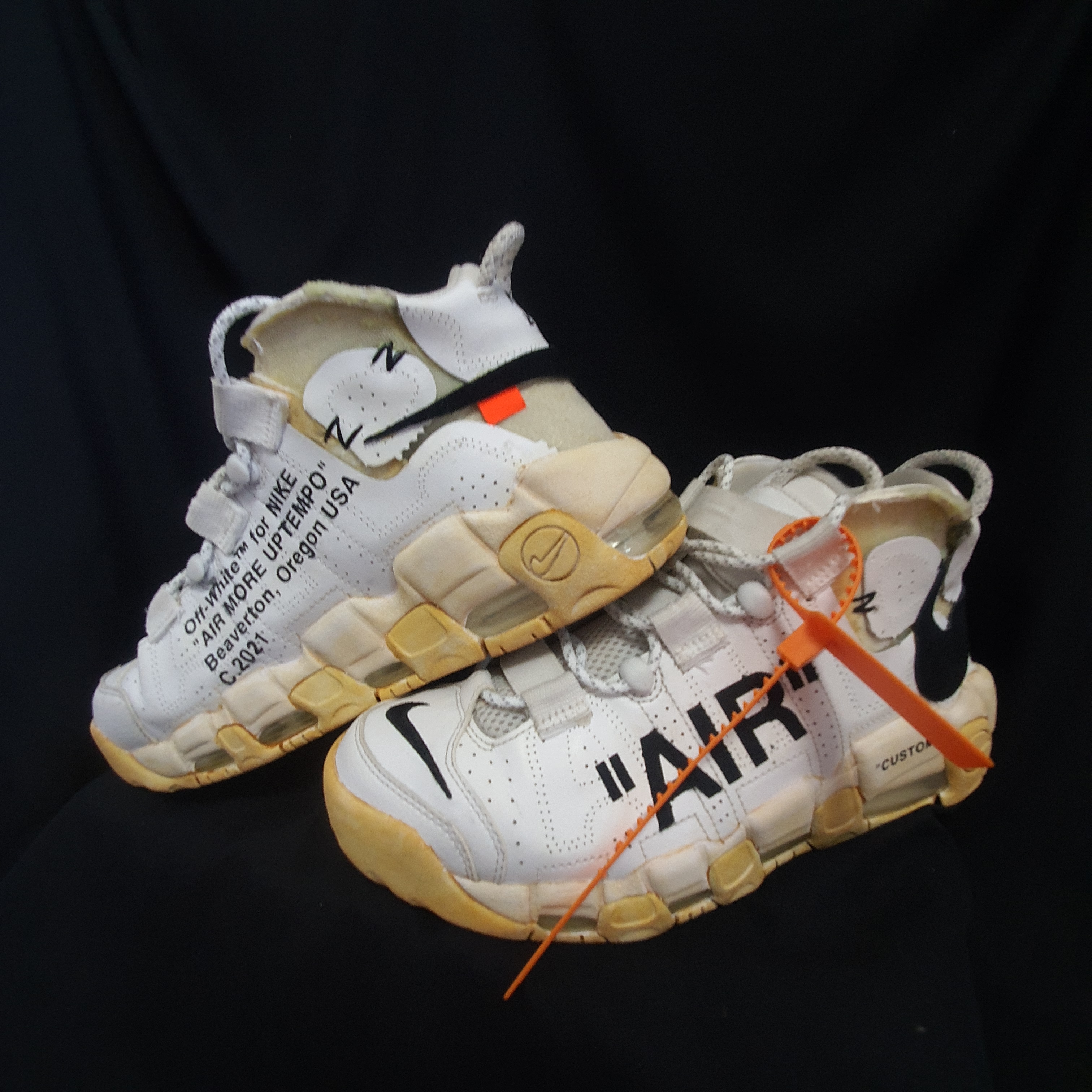 Nike Air More Uptempo Triple White 착용 스타일 - 3