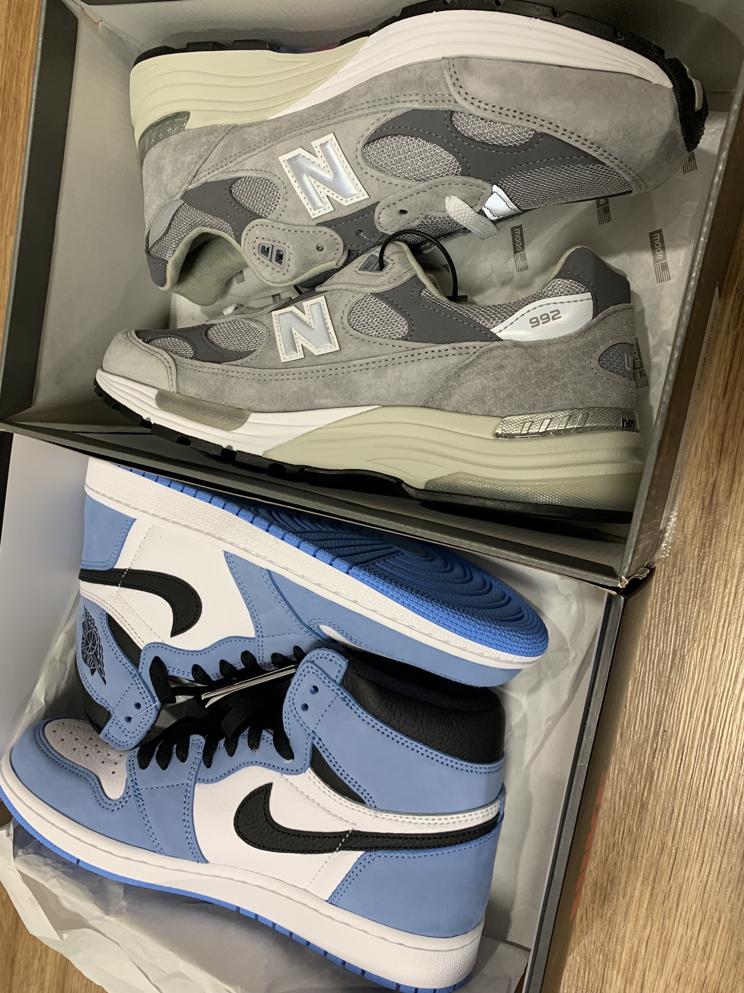 New Balance 992 Made in USA Grey - D Standard, Jordan 1 Retro High OG University Blue 착용 스타일 - 2