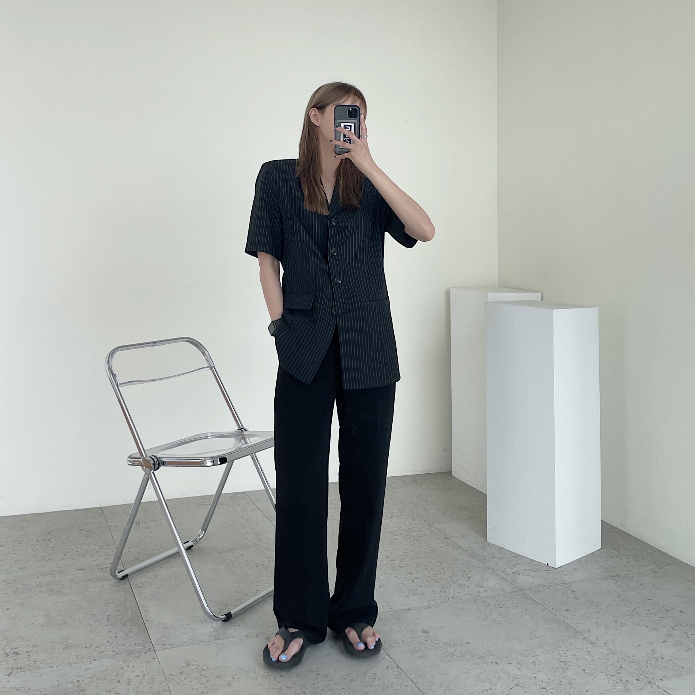 Oofos OOriginal Black 착용 스타일 - 1