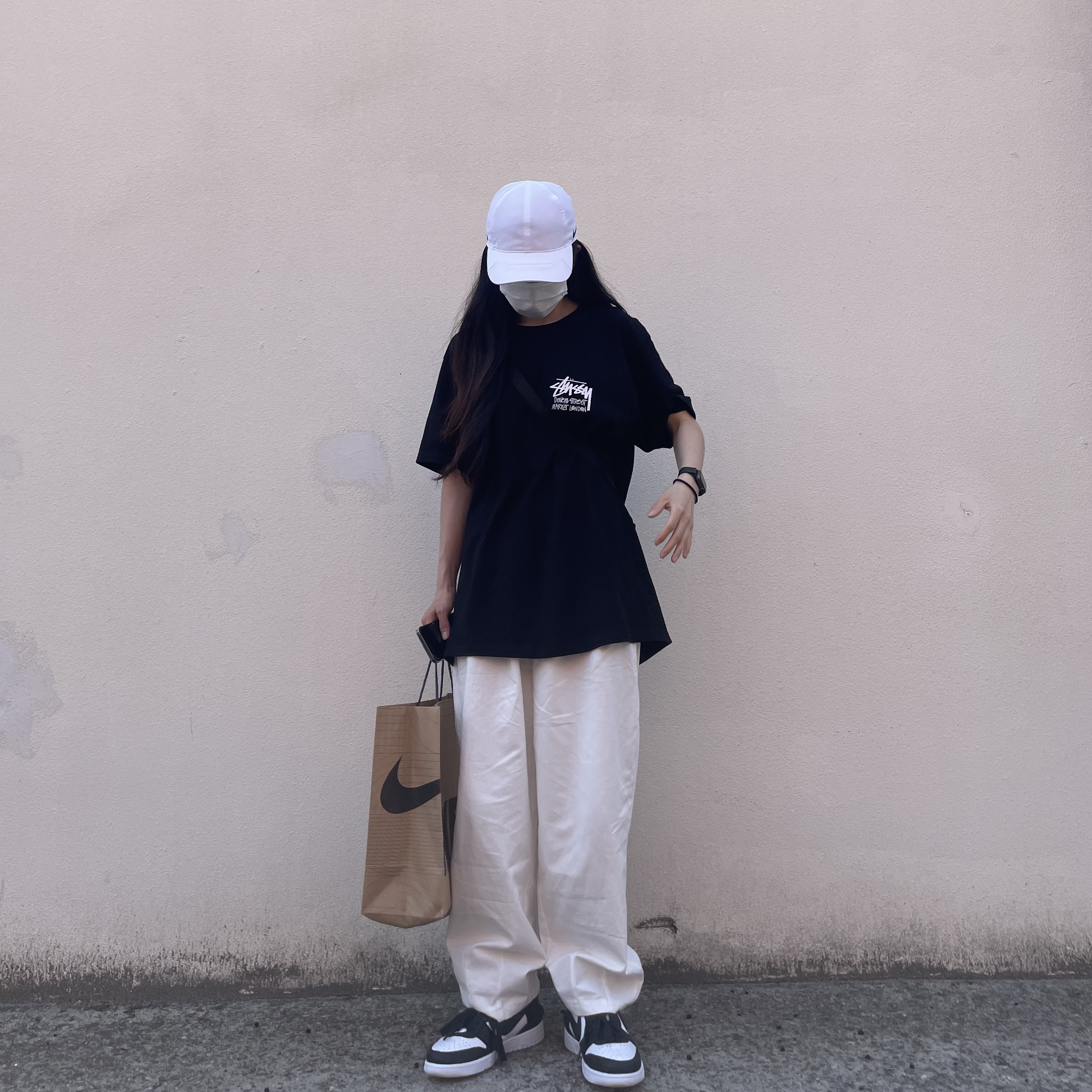 Stussy Stock DSM London T-Shirt Black, Nike x Ambush Dunk High Black 착용 스타일