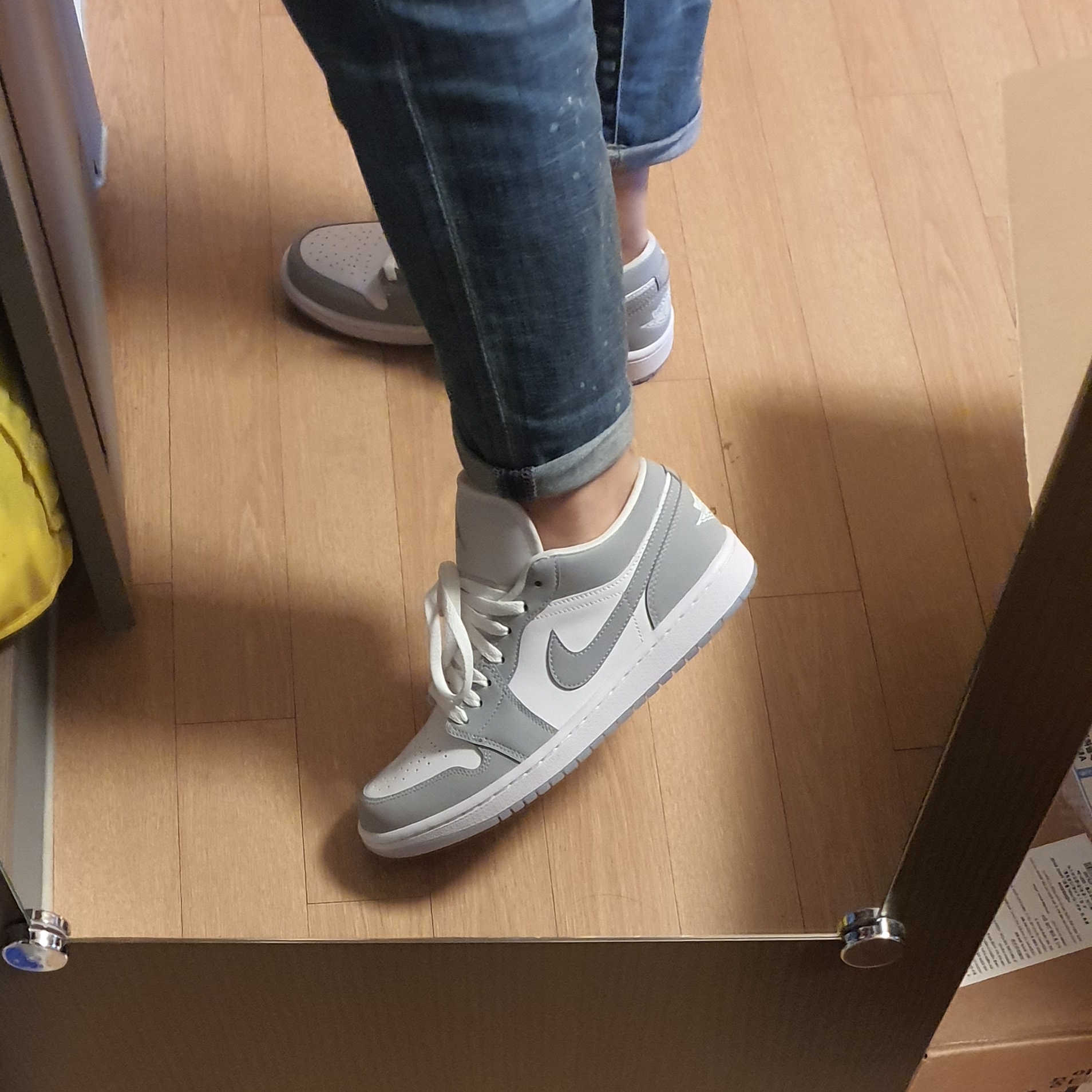 (W) Jordan 1 Low White Wolf Grey 착용 스타일 - 3
