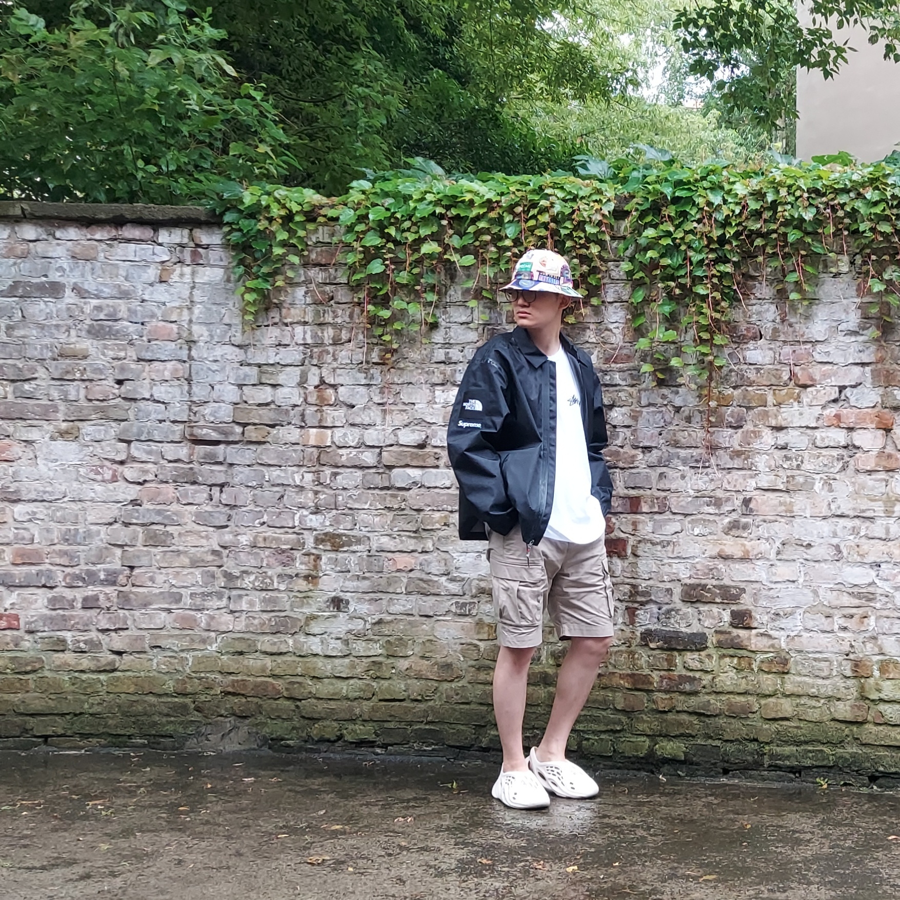Supreme Gore-Tex Bell Hat Black Stickers - 21SS, Supreme x The North Face Summit Series Outer Tape Seam Coaches Jacket Black - 21SS 착용 스타일 - 2