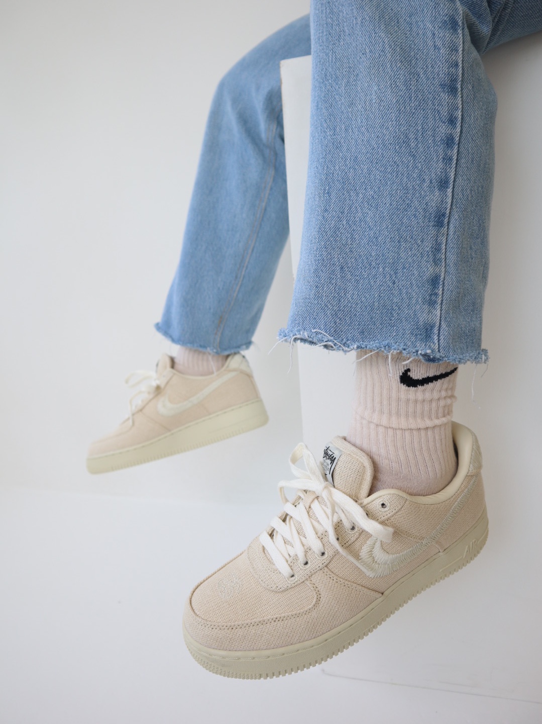 Nike x Stussy Air Force 1 Low Fossil 착용 스타일