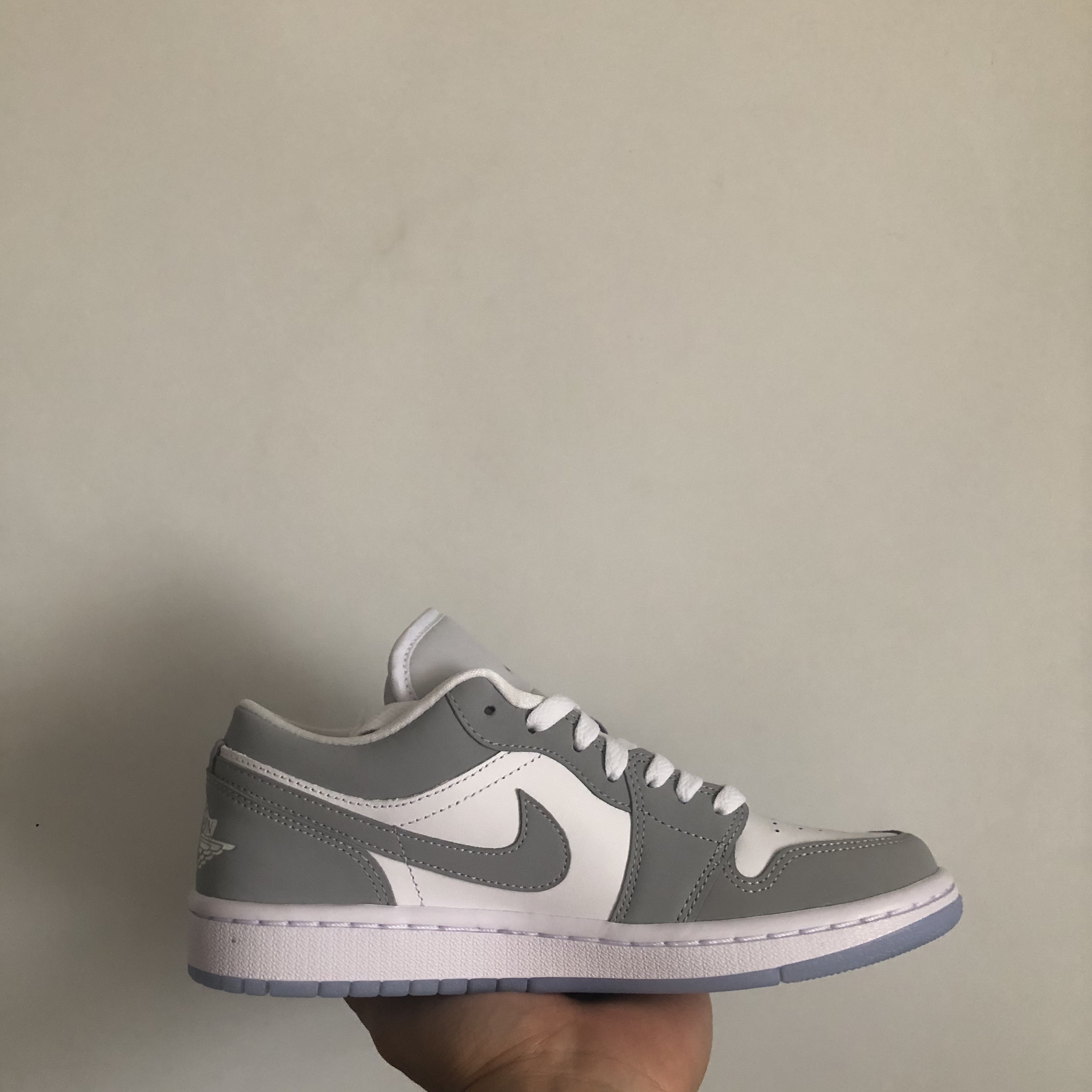(W) Jordan 1 Low White Wolf Grey 착용 스타일 - 2