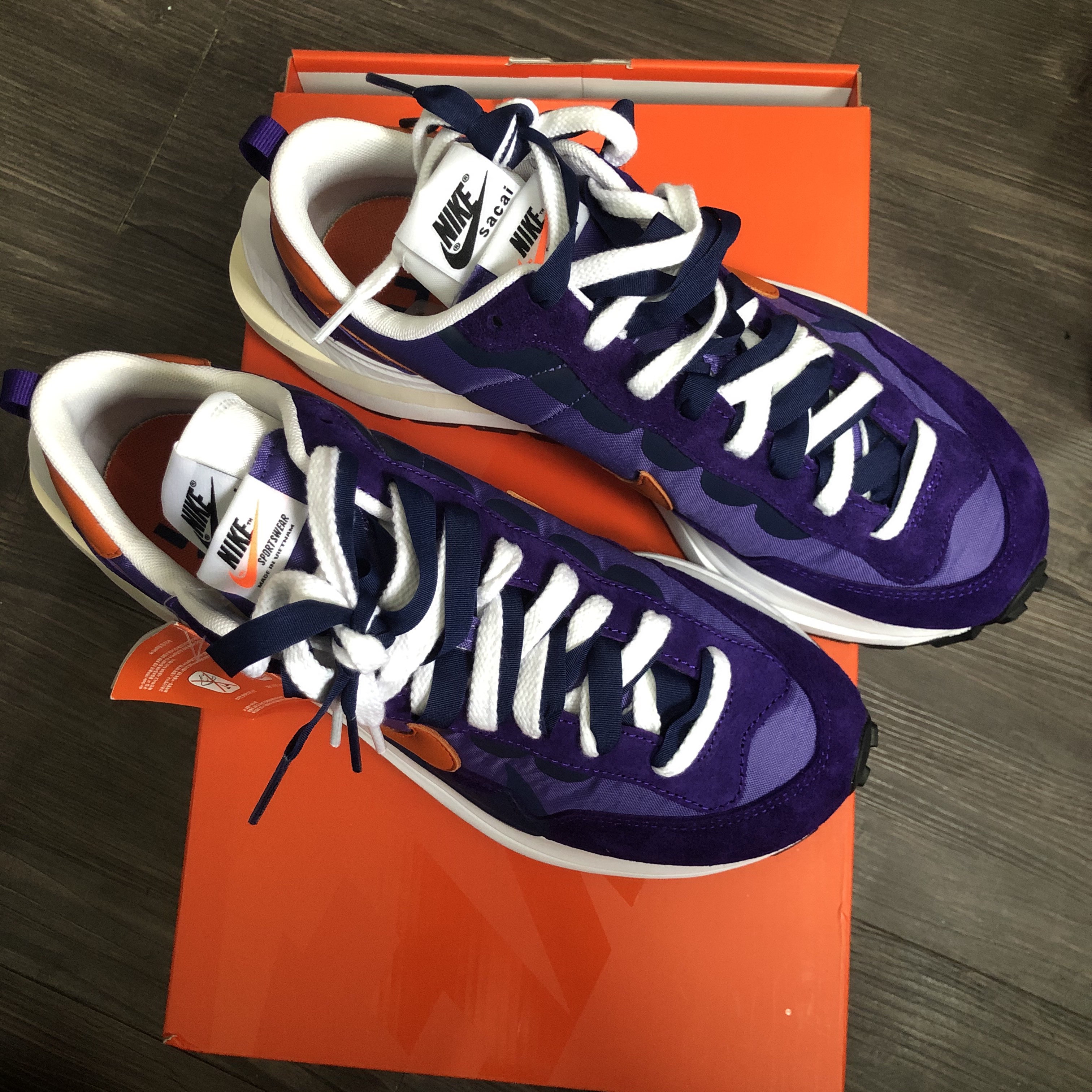 Nike x Sacai VaporWaffle Dark Iris 착용 스타일