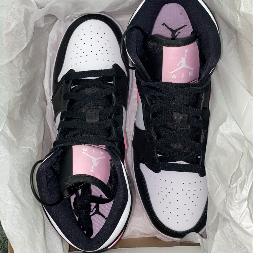(GS) Jordan 1 Mid Light Arctic Pink 착용 스타일 - 2