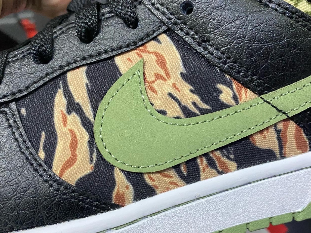 Nike Dunk Low SE Black Multi Camo 착용 스타일 - 3