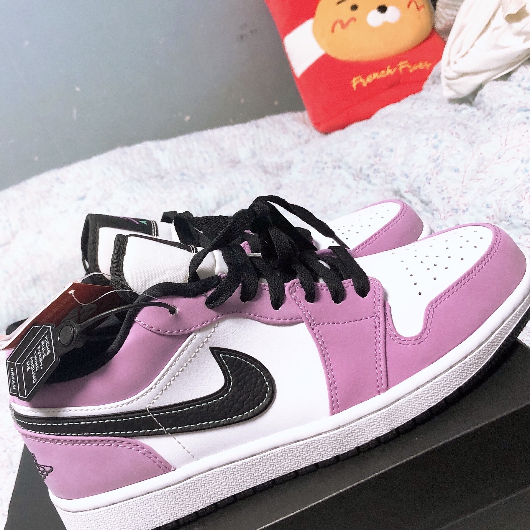 Jordan 1 Low SE Violet Shock 착용 스타일