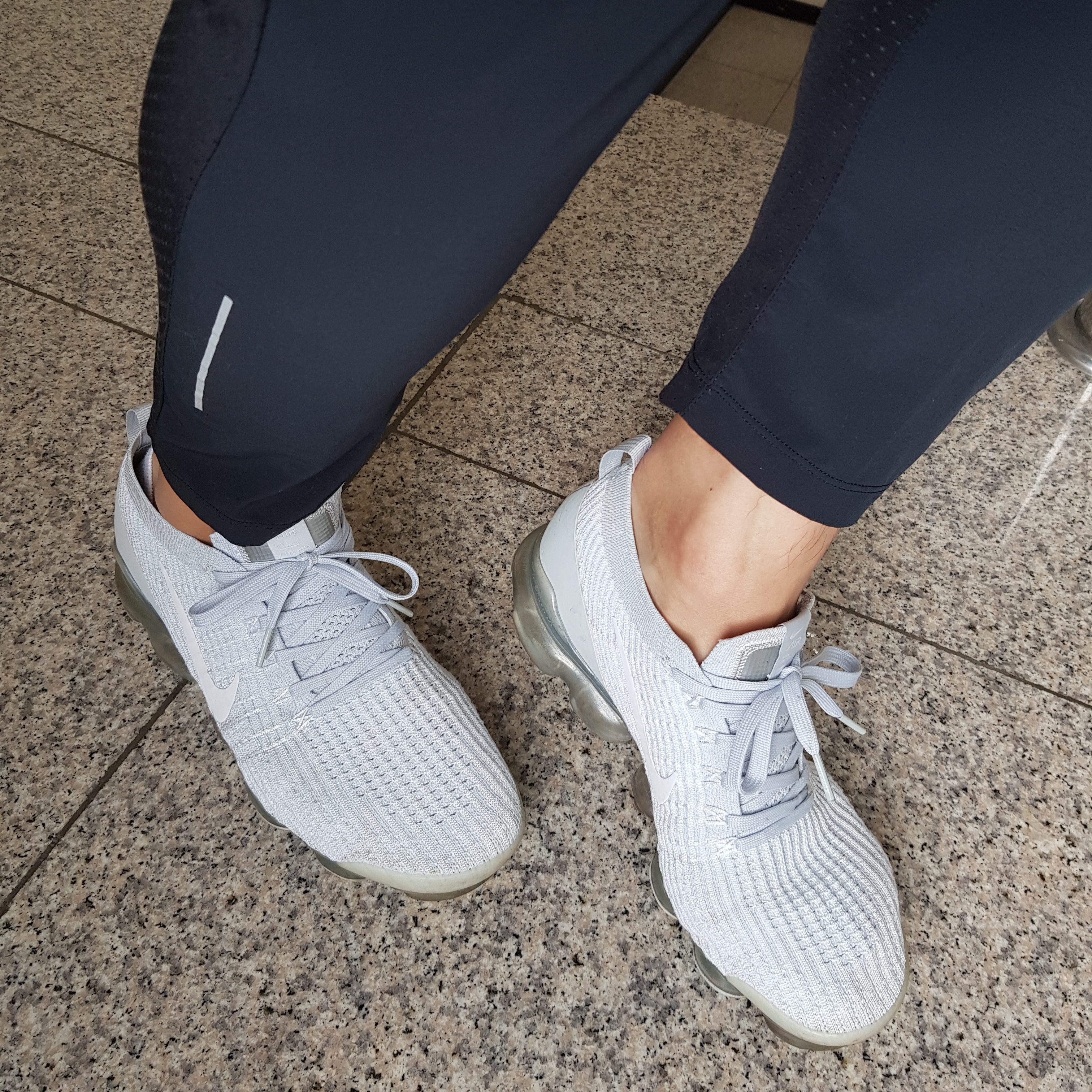 (W) Nike Air VaporMax Flyknit 3 Pure Platinum 착용 스타일 - 2