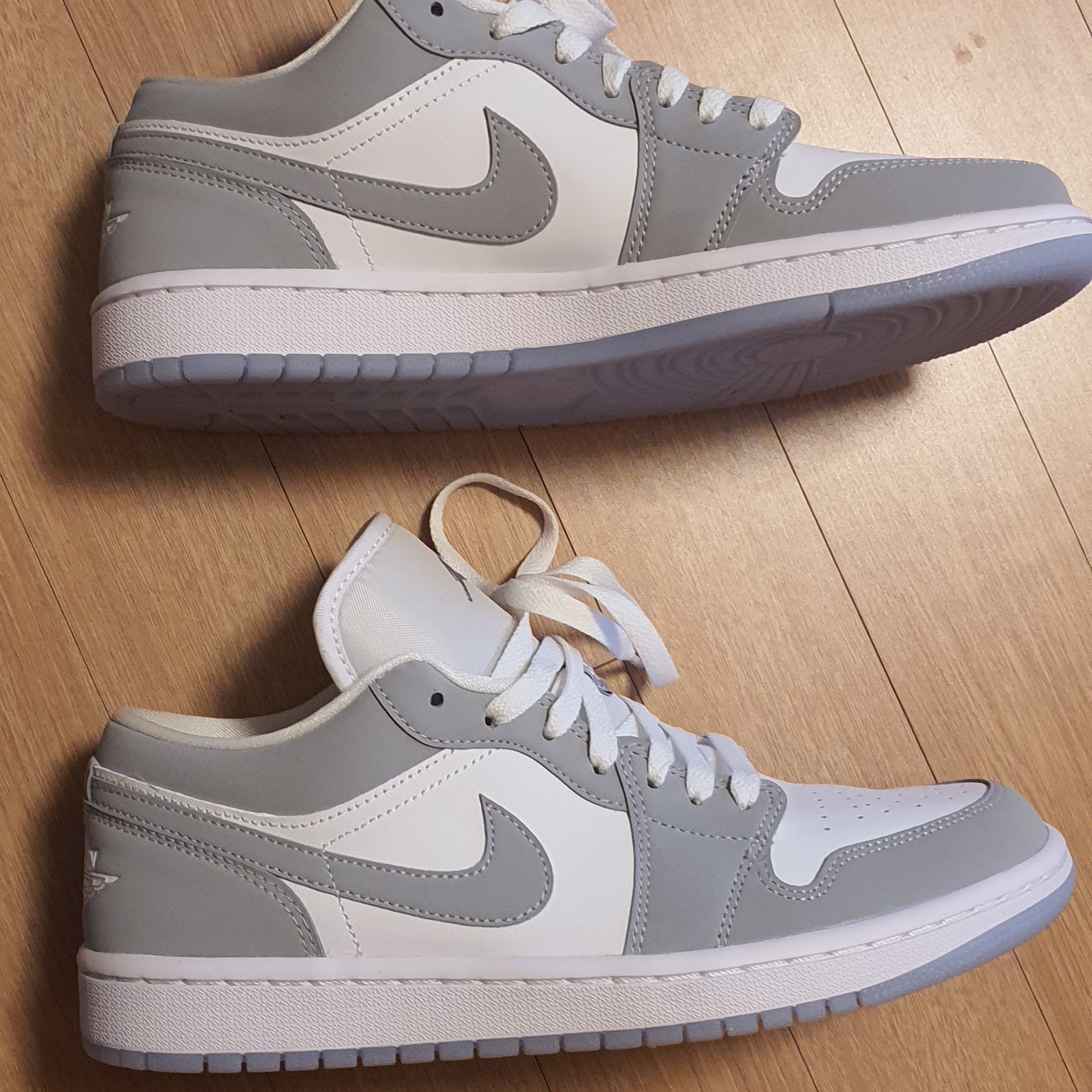 (W) Jordan 1 Low White Wolf Grey 착용 스타일 - 1
