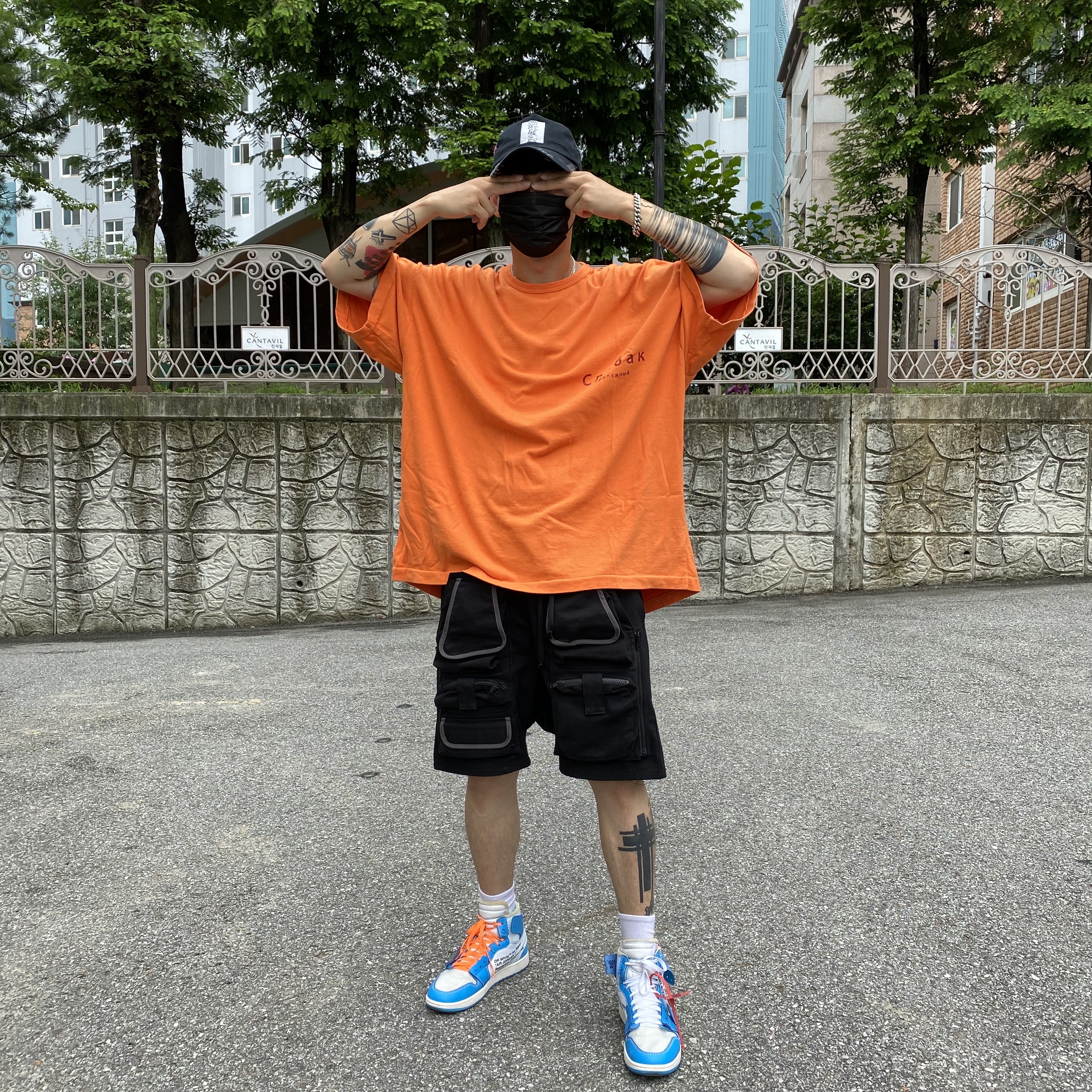 Jordan 1 x Off-White Retro High University Blue 착용 스타일