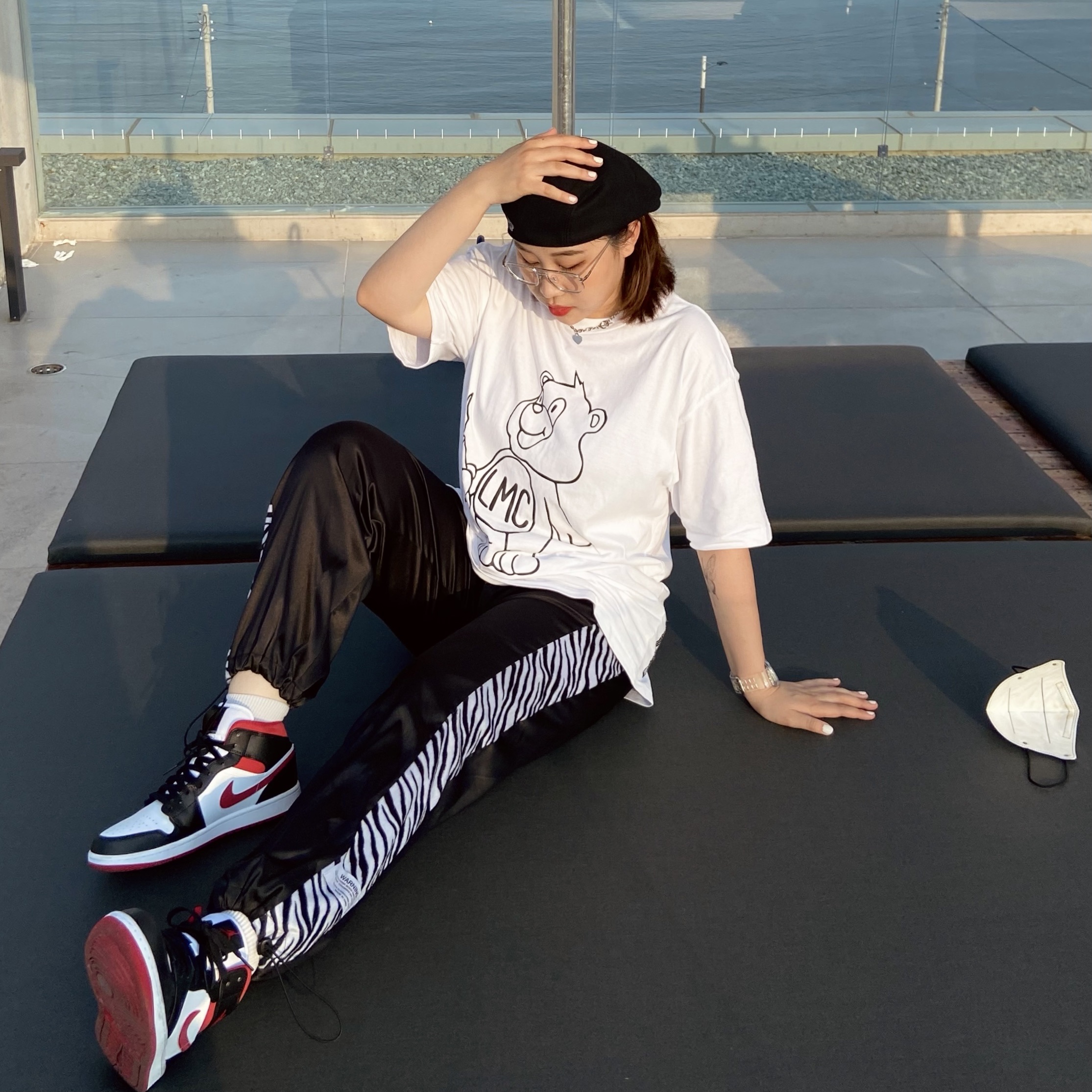 Jordan 1 Mid Gym Red Black White 착용 스타일