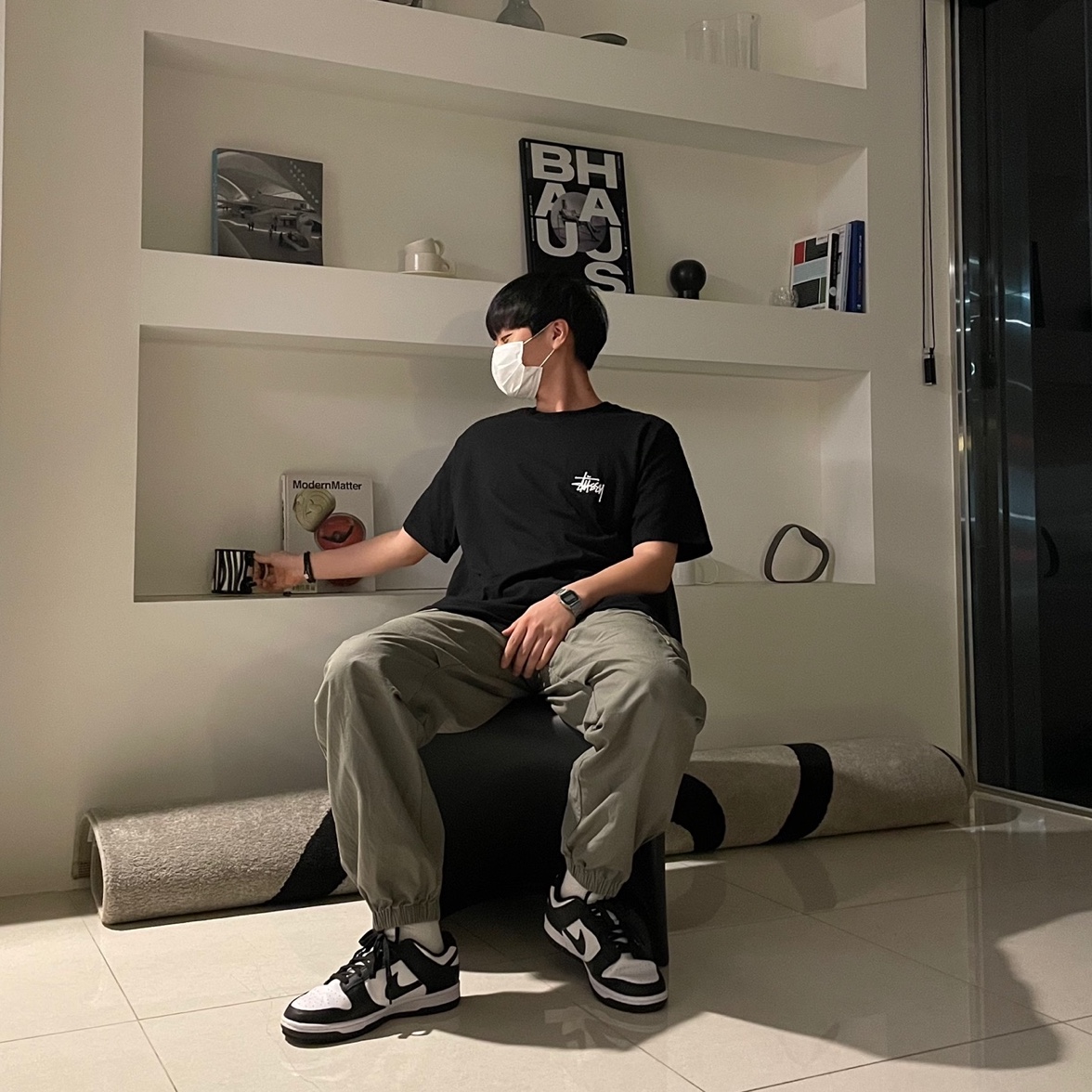 Nike Dunk Low Retro Black, Stussy Ocean Dream T-Shirt Black 착용 스타일