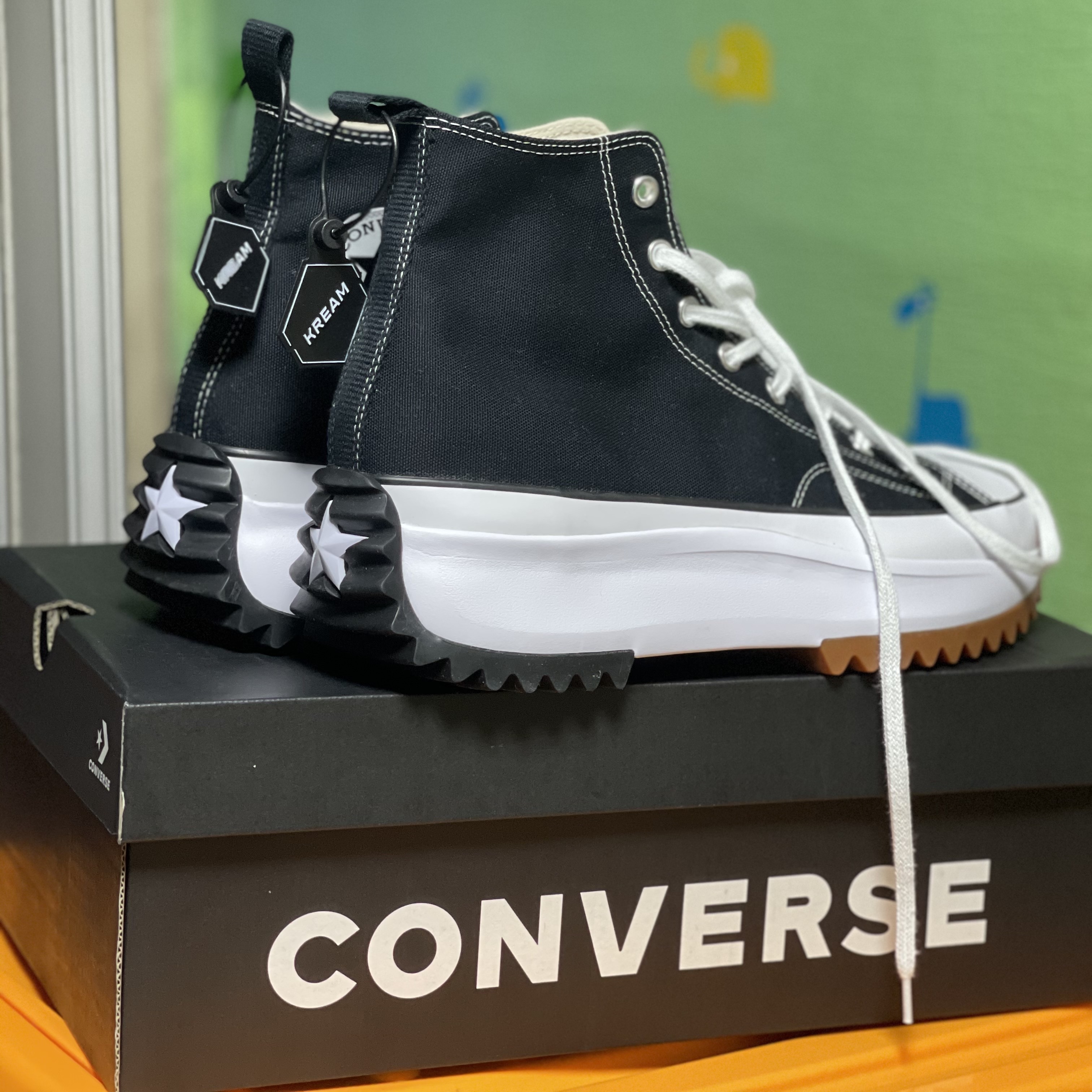 Converse Run Star Hike Hi Black White Gum 착용 스타일
