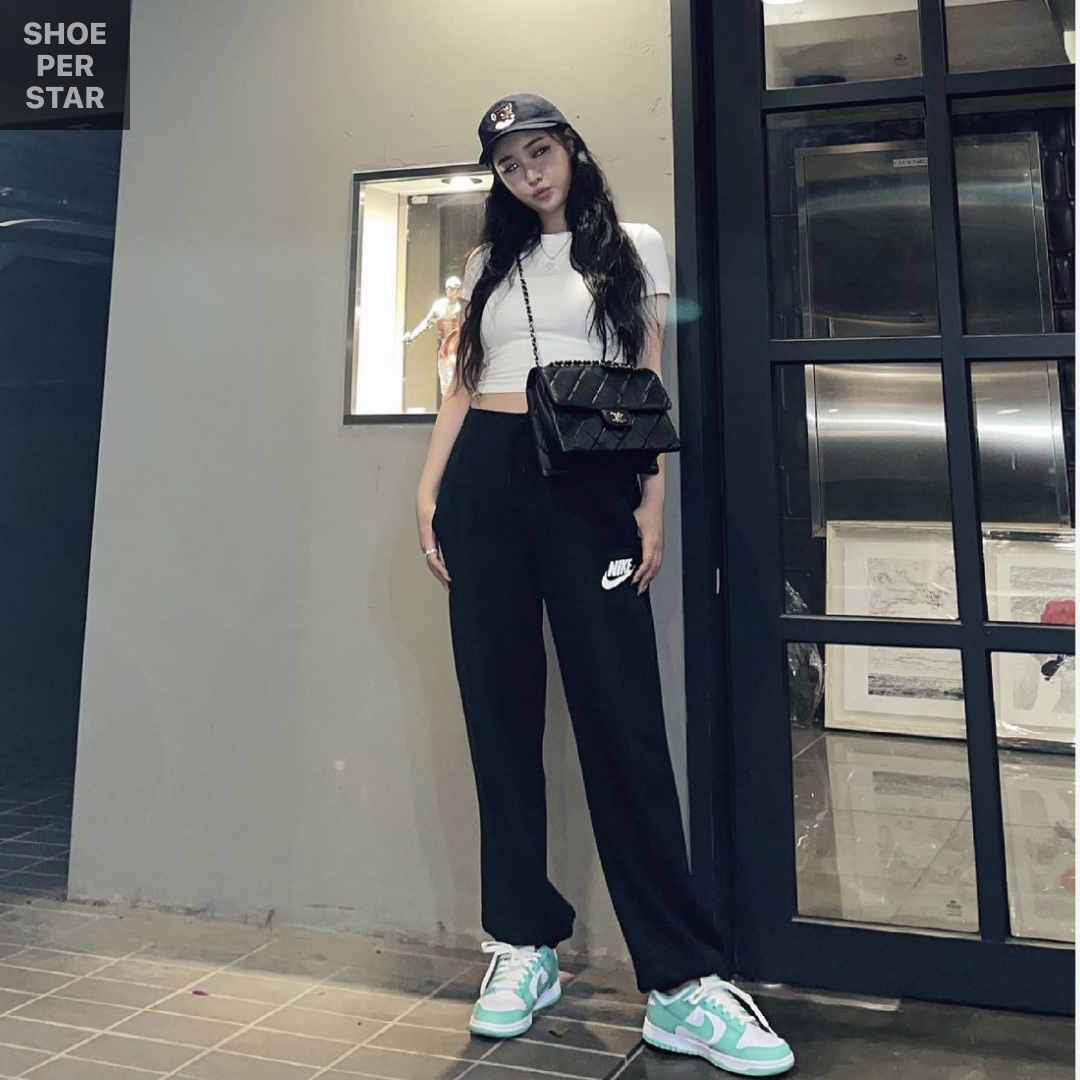 (W) Nike Dunk Low Green Glow 착용 스타일 - 2