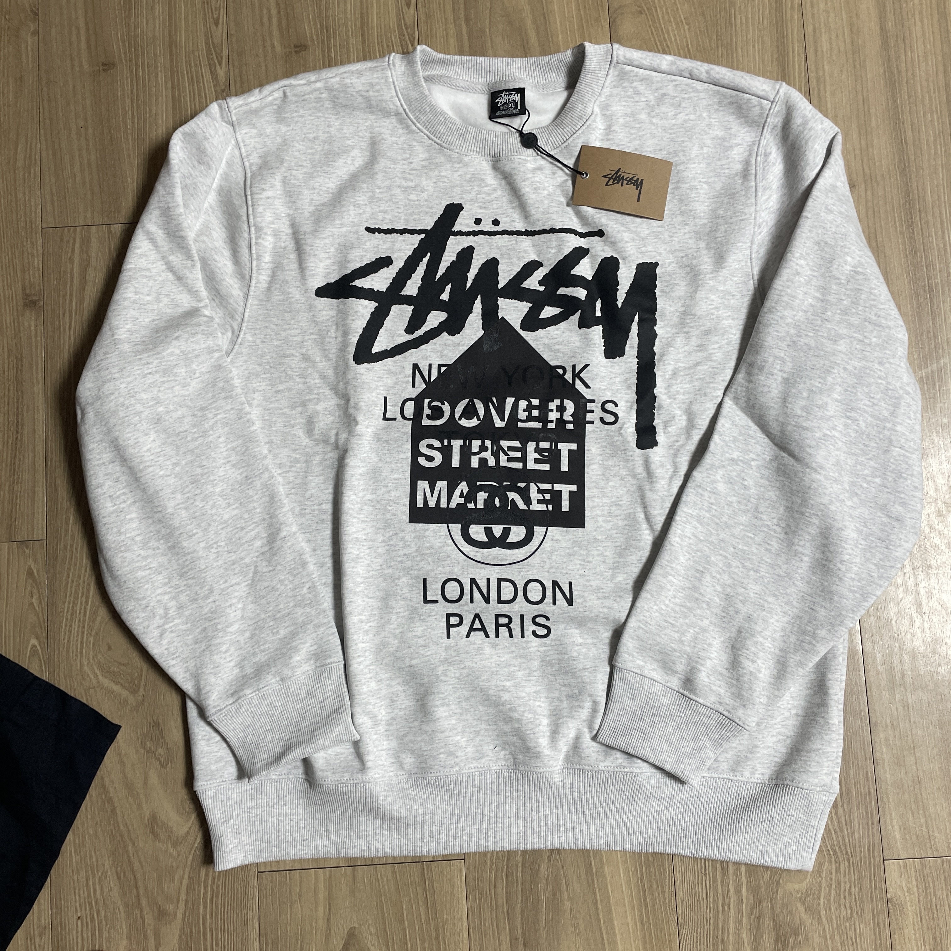 Stussy DSM World Tour Crew Ash Heather 2021 착용 스타일 - 2