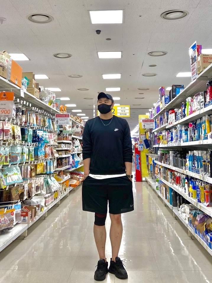 Nike x Martine Rose Air Monarch IV Black, Nike x Drake Nocta NRG Short Sleeve Top White - Asia 착용 스타일