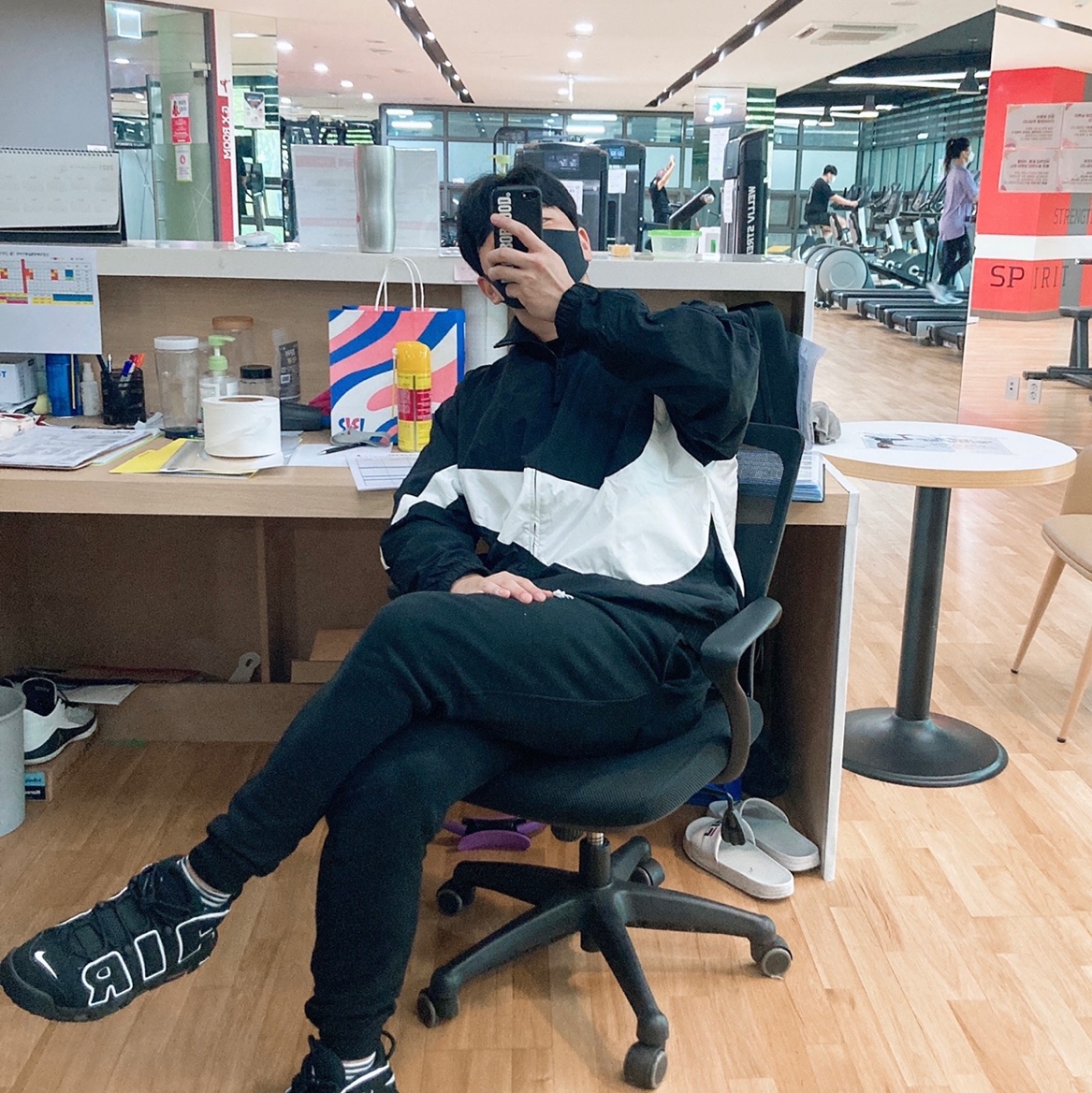 Nike Air More Uptempo Black White 2020 착용 스타일 - 3