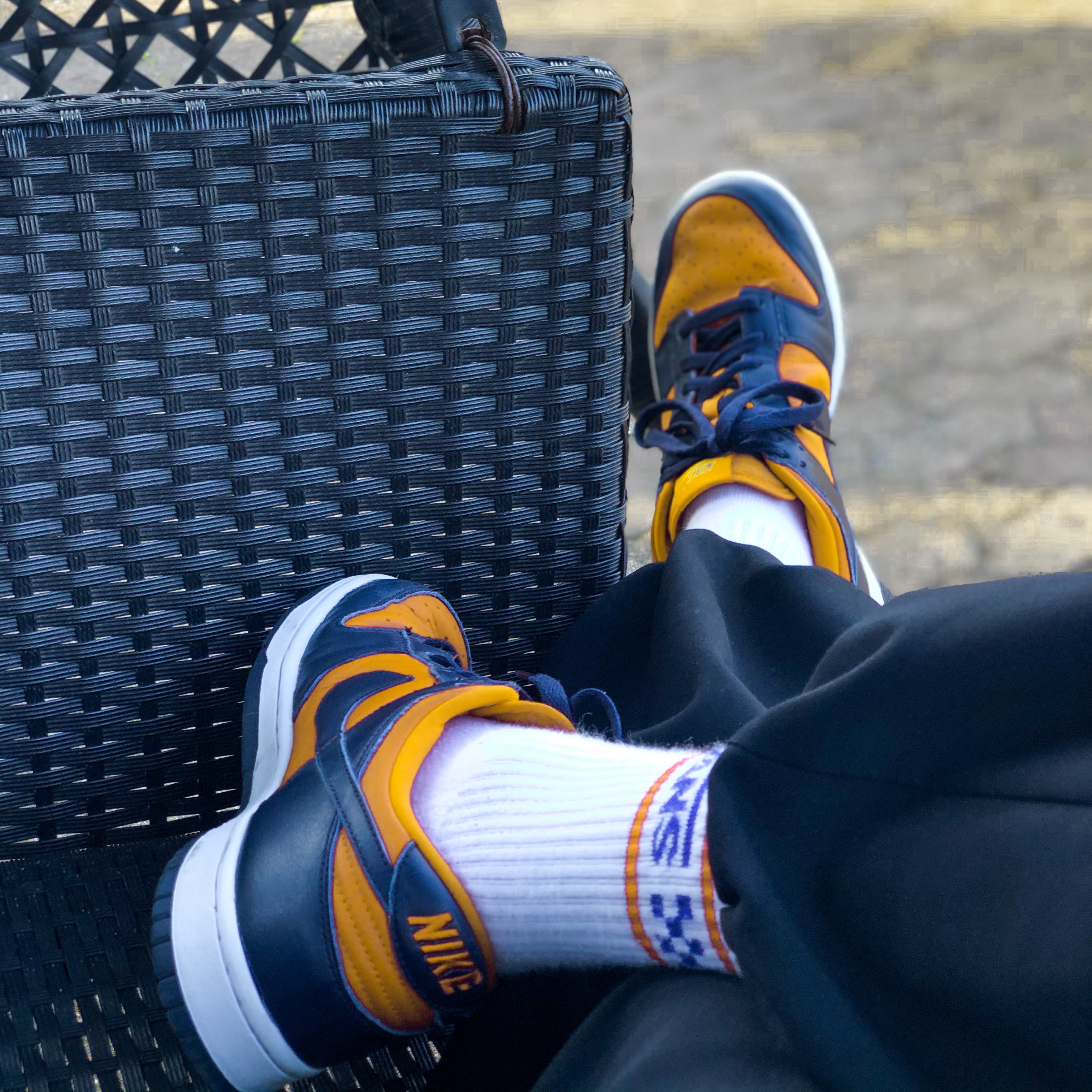 Nike Dunk Low Retro Varsity Maize, Nike Dunk Low Retro Black 착용 스타일 - 5