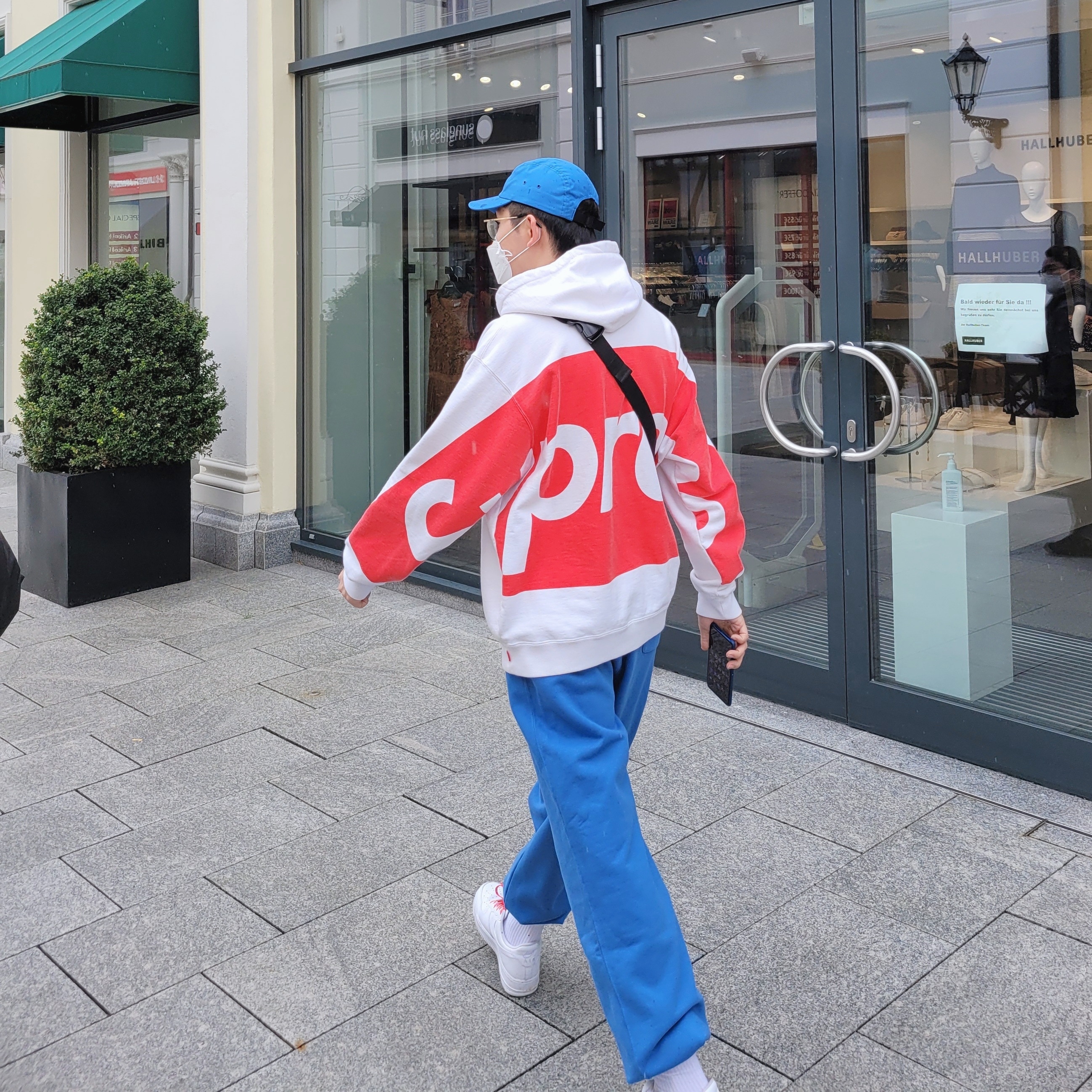 Supreme Reversed Label Camp Cap Light Royal - 21SS, Supreme Big Logo Hooded Sweatshirt White - 21SS 착용 스타일 - 2