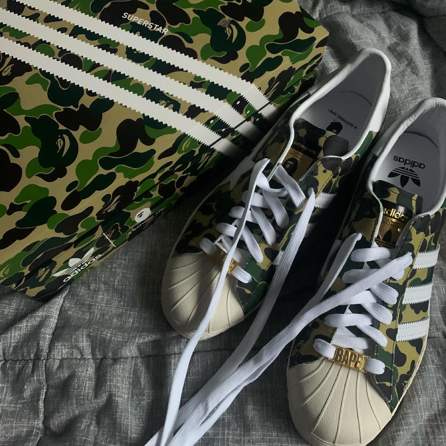 Adidas x BAPE Superstar 80s Green Camo 착용 스타일 - 1