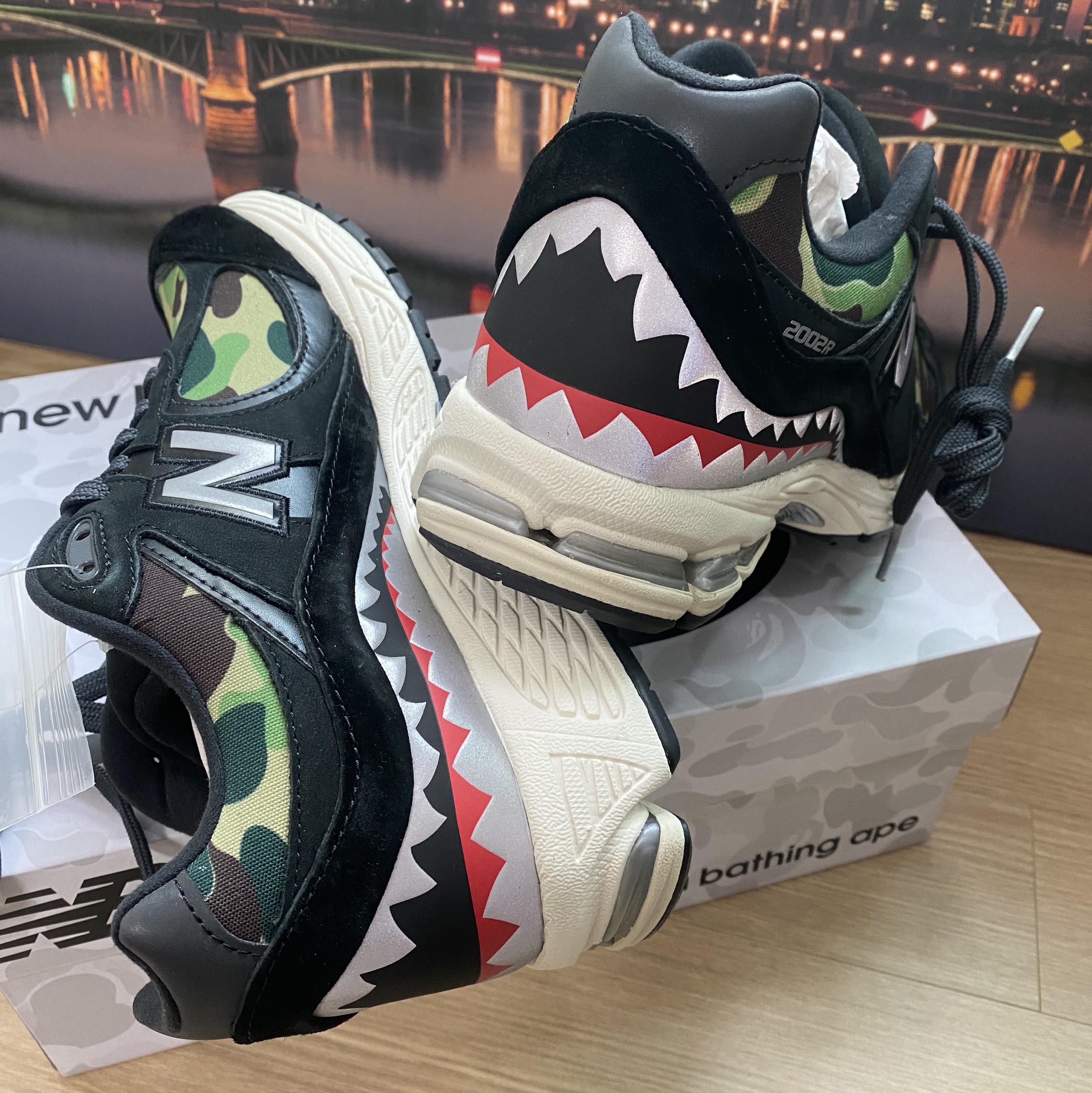 New Balance x BAPE 2002R Black Camo (Special Box) 착용 스타일 - 1
