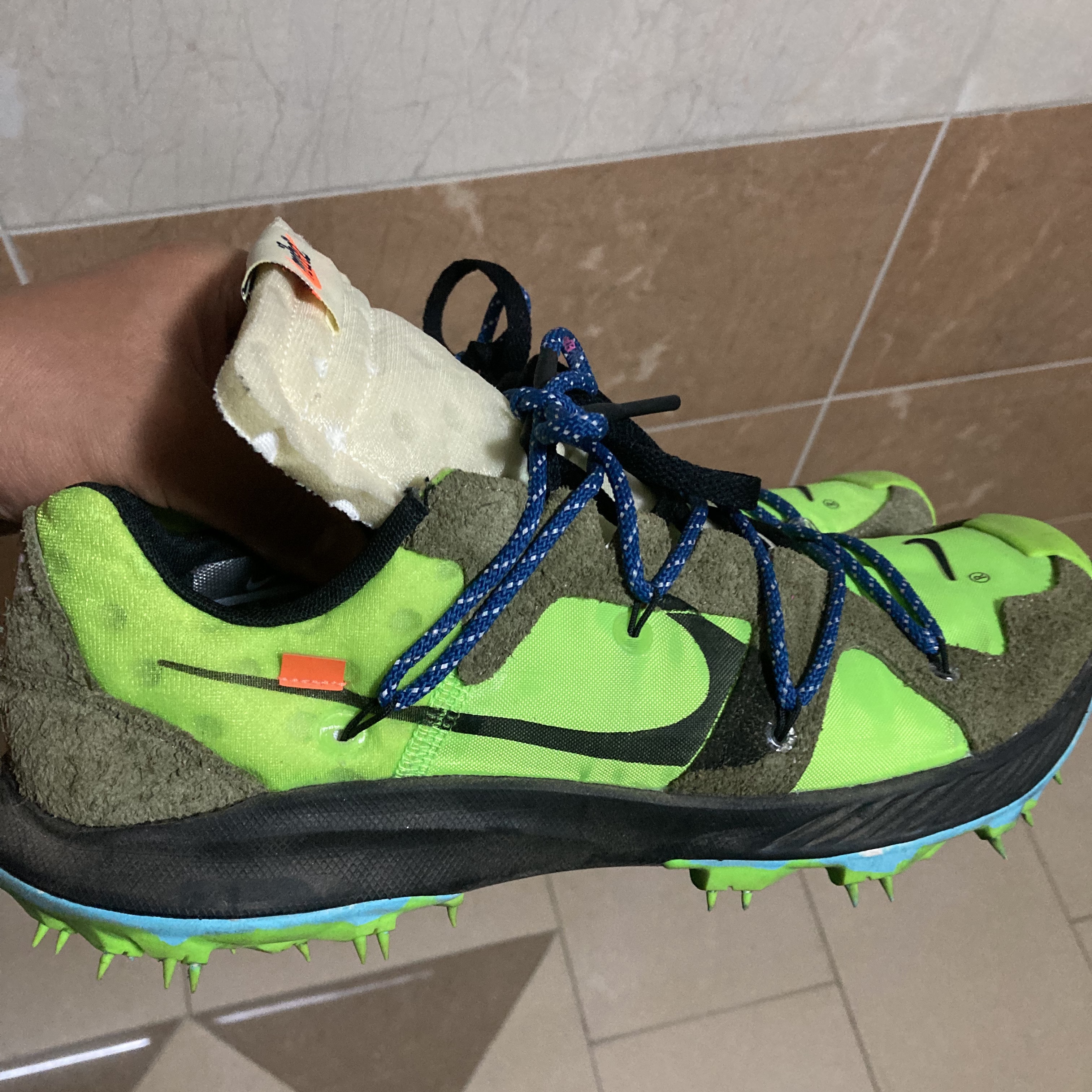 (W) Nike x Off-White Zoom Terra Kiger 5 Electric Green 착용 스타일