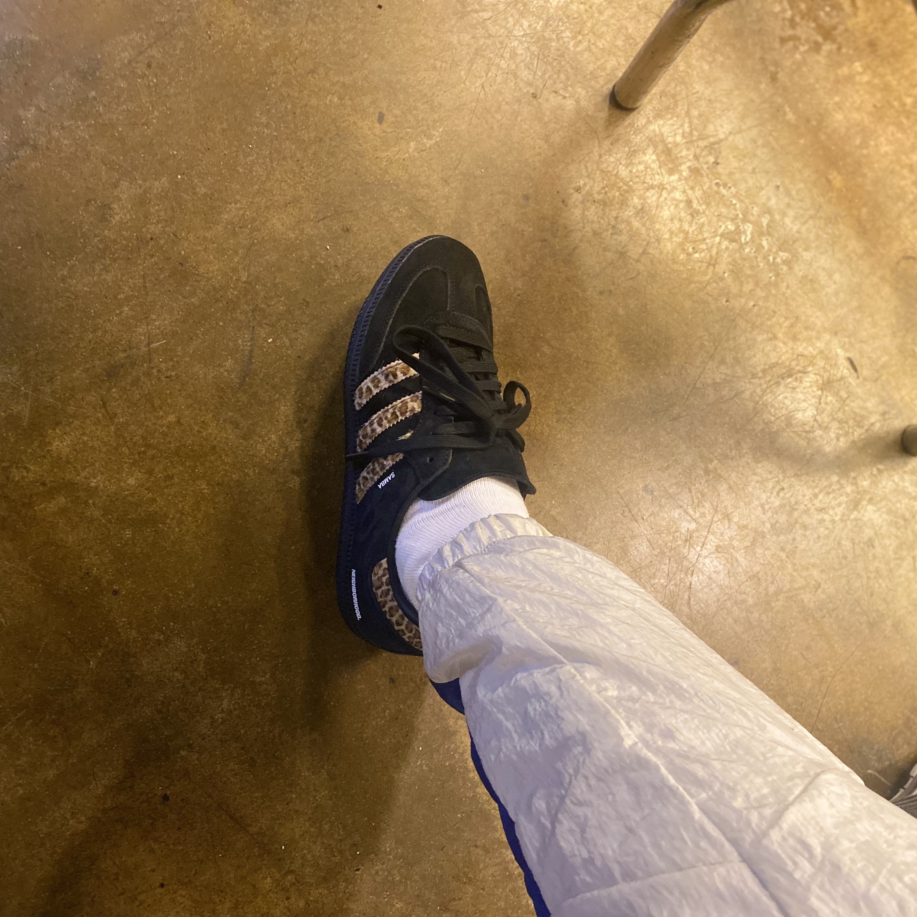 Adidas x END. x Neighborhood Samba Black Leopard 착용 스타일 - 2