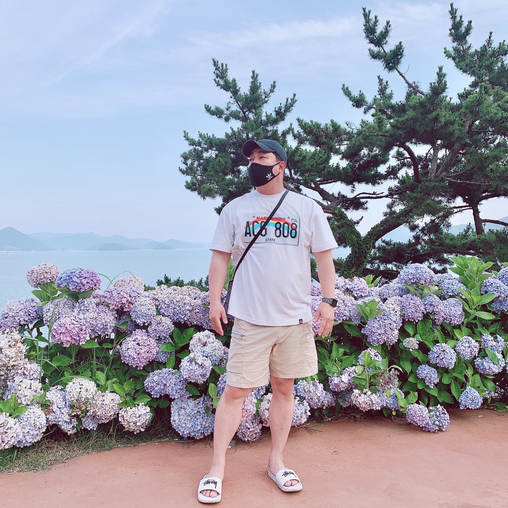 Nike x Stussy Benassi Slide Sail, Nike ACG License Plate T-Shirt - Asia 착용 스타일