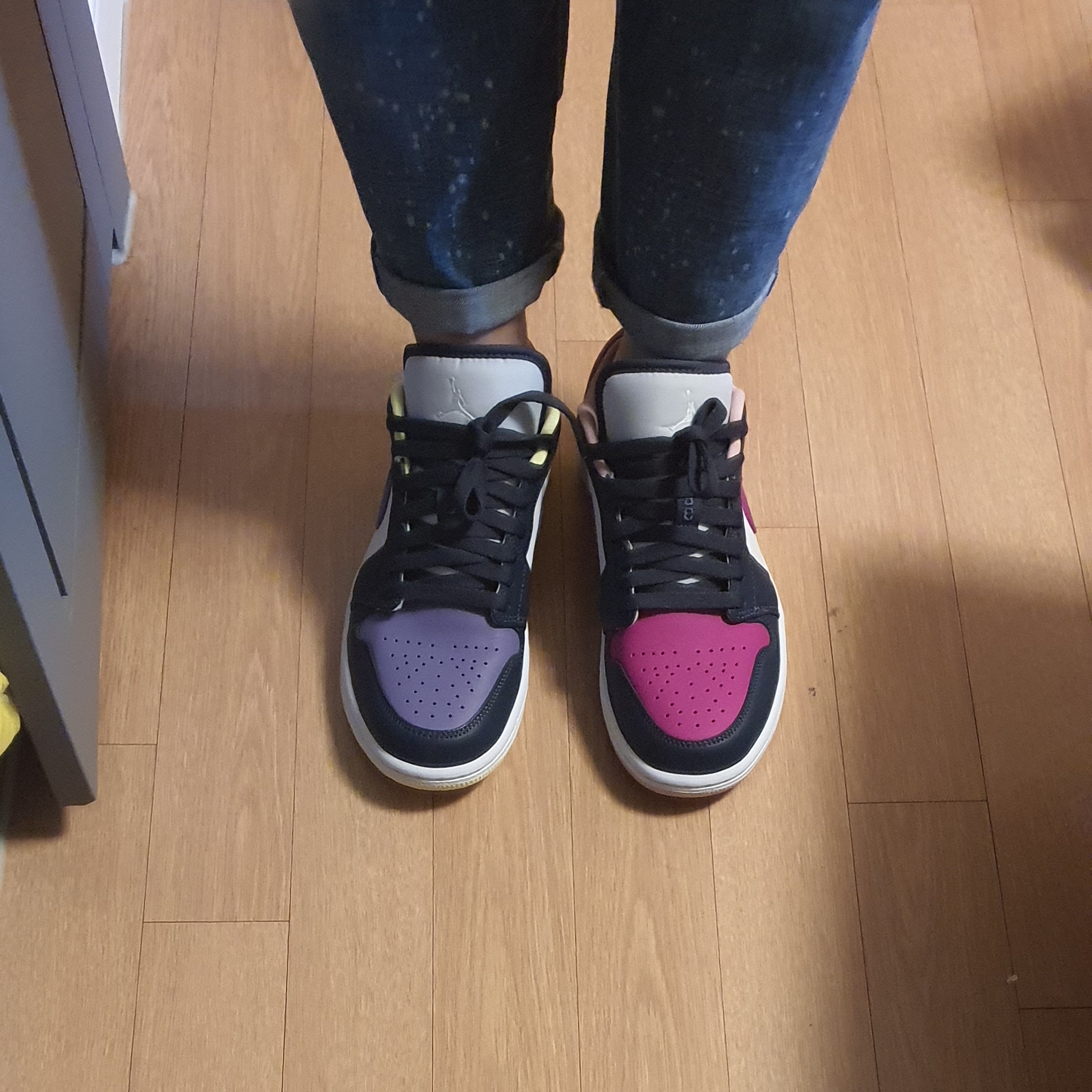 (W) Jordan 1 Low SE Mismatched Purple Magenta 착용 스타일 - 3