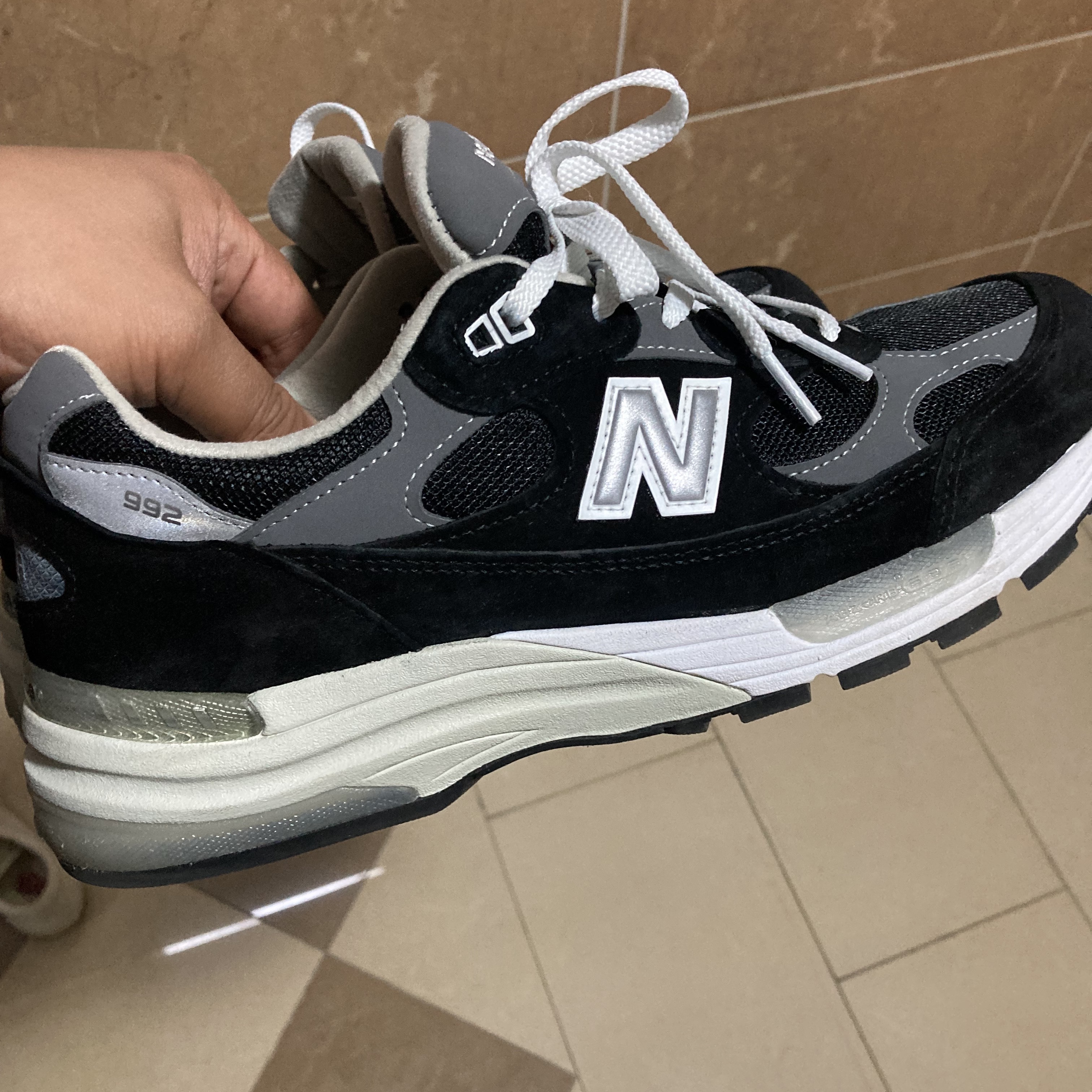 New Balance 992 Made in USA Black Grey 착용 스타일