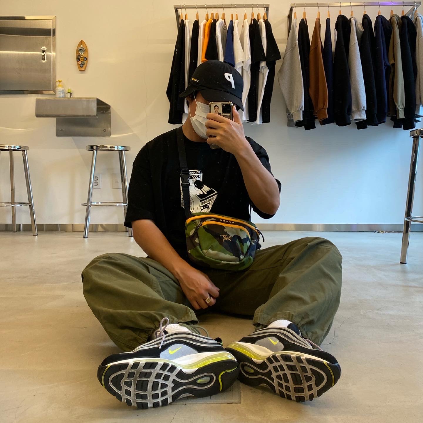 Nike Air Max 97 OG Black Volt Asia, Palace Cordura Safari 6-Panel Black - 21SS 착용 스타일 - 1
