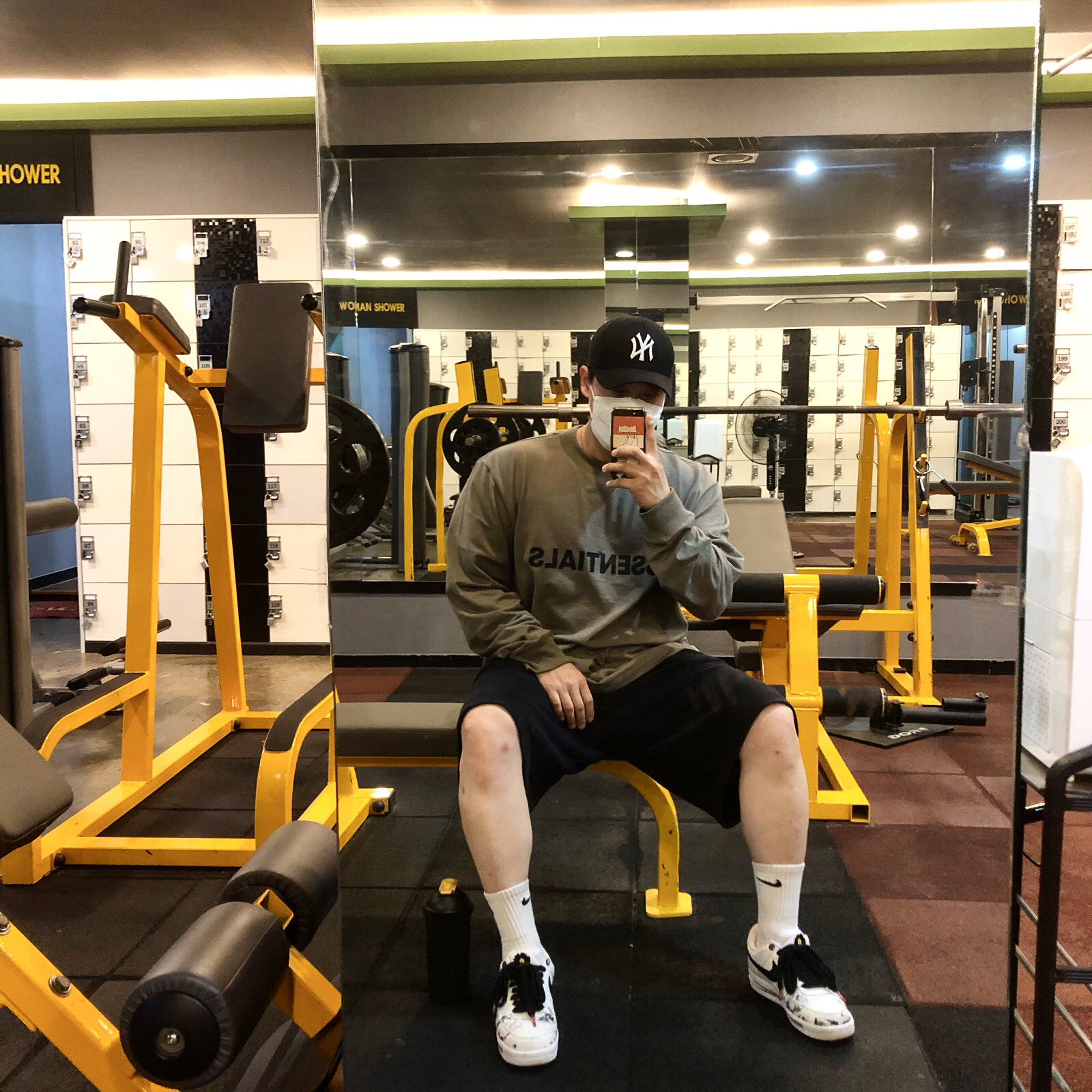 Essentials 3D Silicon Applique Boxy Long Sleeve T-Shirt Cement - 20FW, Nike x Peaceminusone Air Force 1 Low Para-Noise 2.0 착용 스타일