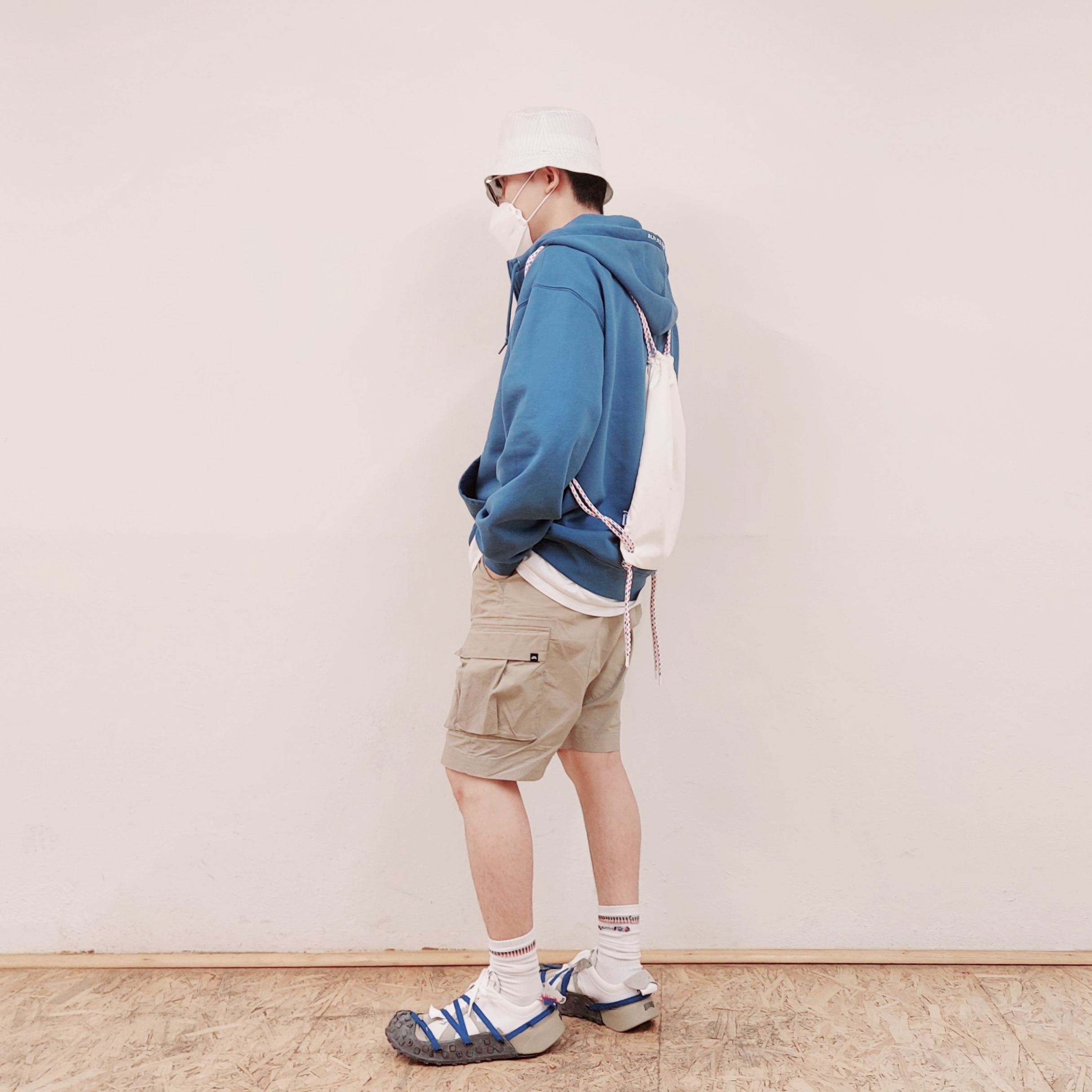 Camper x Ader Error Proto-240-S Cinder German Shoes, Camper x Ader Error Proto-T33-W Dark Grey Shoe Cover 착용 스타일 - 2